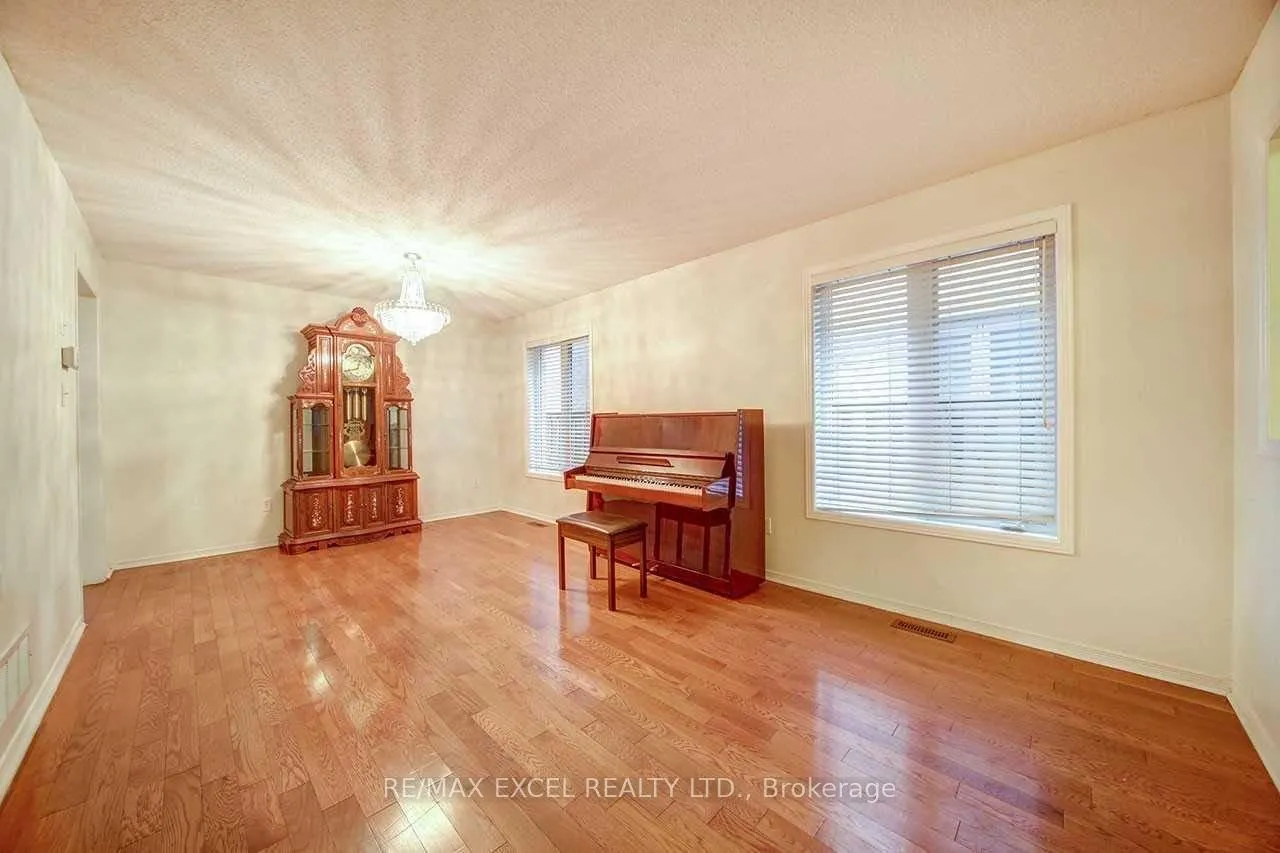 Photo 4 of Unit Upper, 175 Shepton Way, Scarborough, Steeles — HOMEH