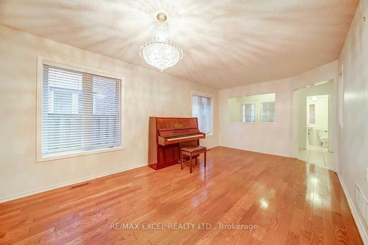 Photo 5 of Unit Upper, 175 Shepton Way, Scarborough, Steeles — HOMEH