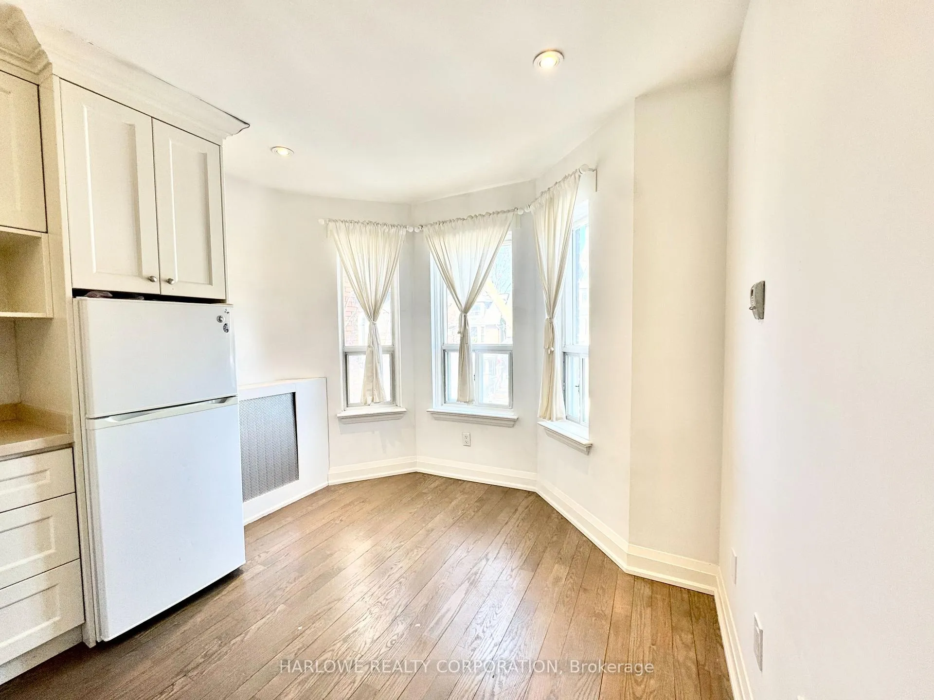Photo 2 of Unit 2nd Floor, 177 Marion Street, Toronto, High Park-Swansea — HOMEH