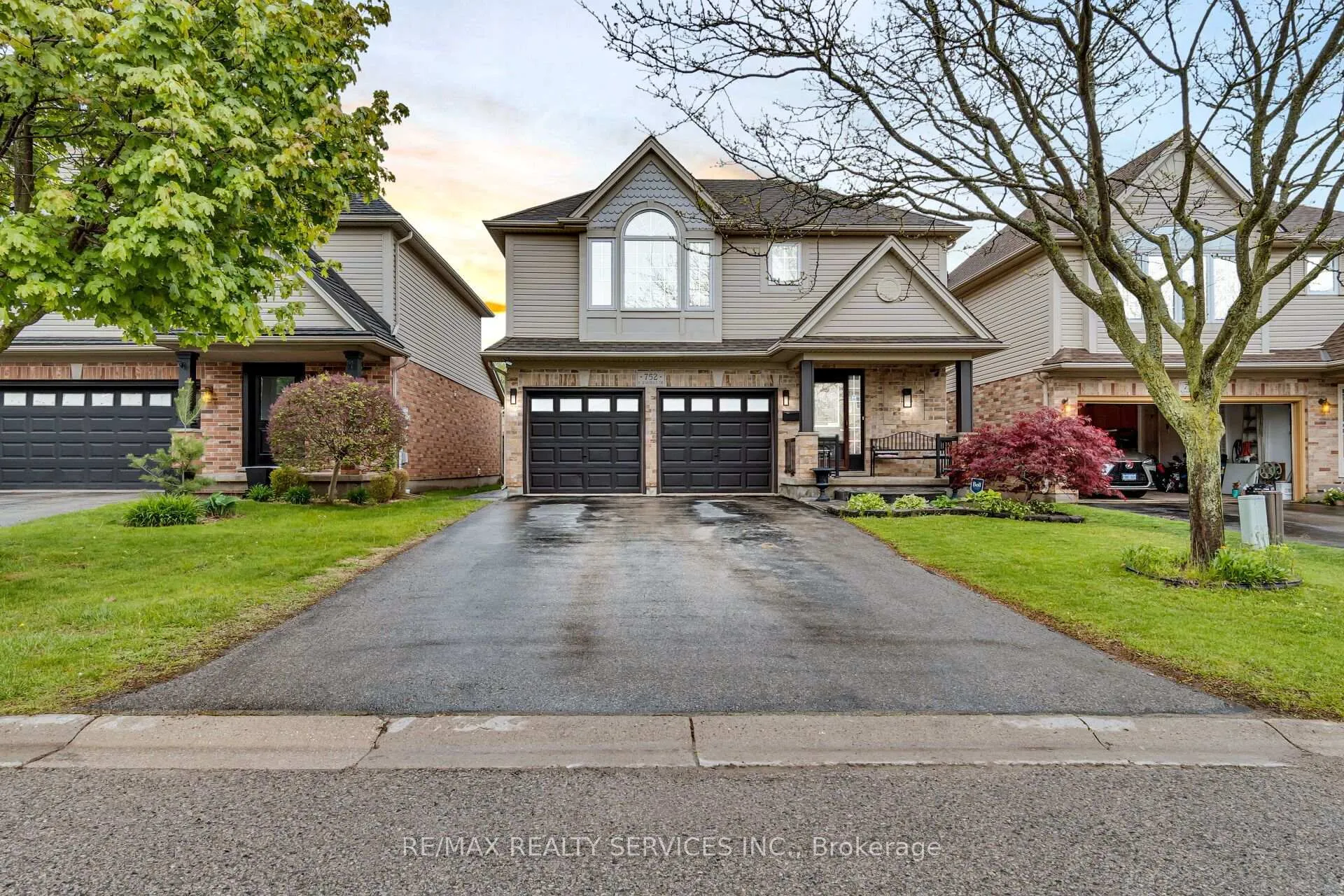 Front of 752 North Leaksdale Circle