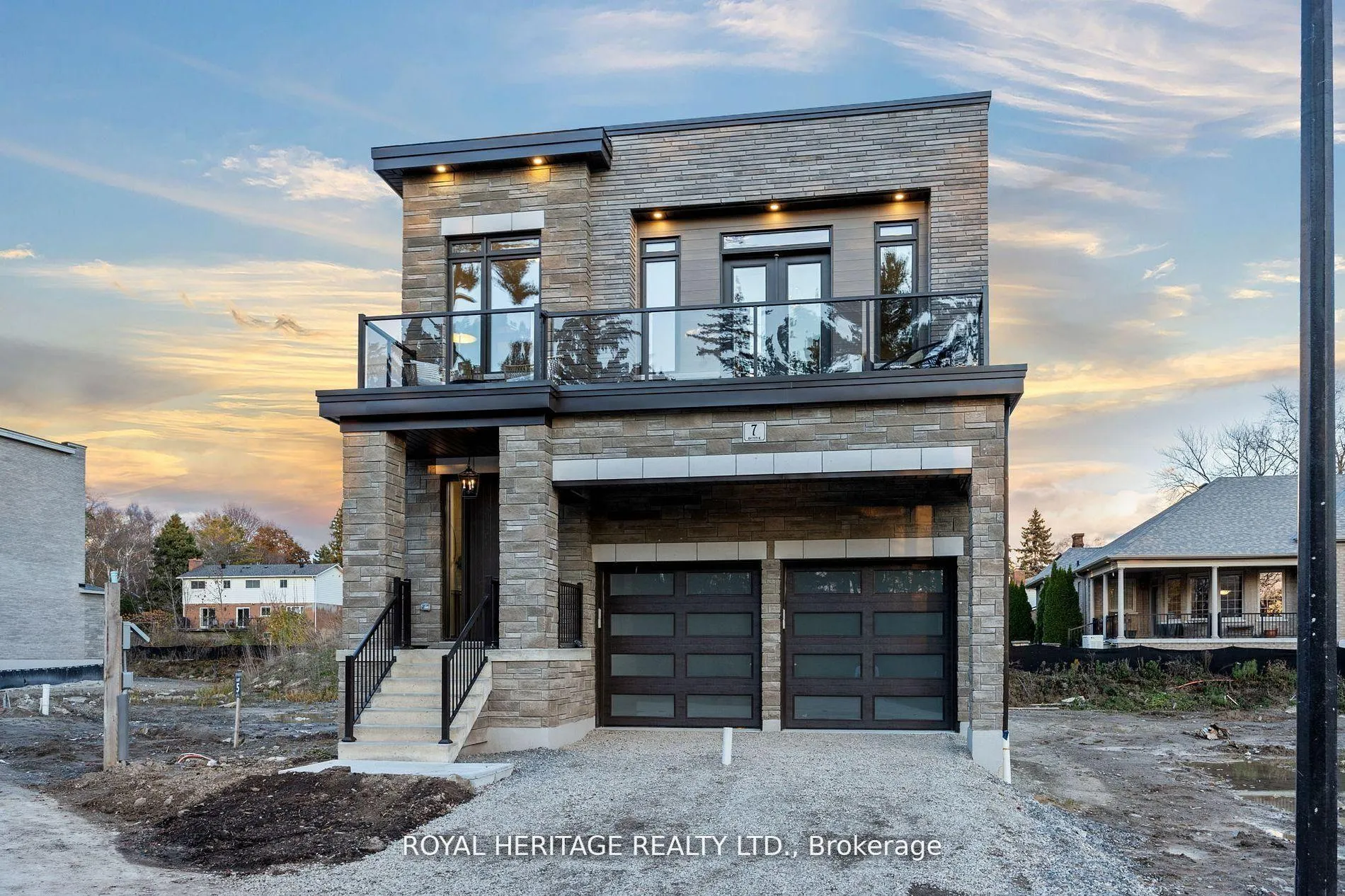 Photo 4 of 5 Inverlynn Way, Whitby, Lynde Creek — HOMEH