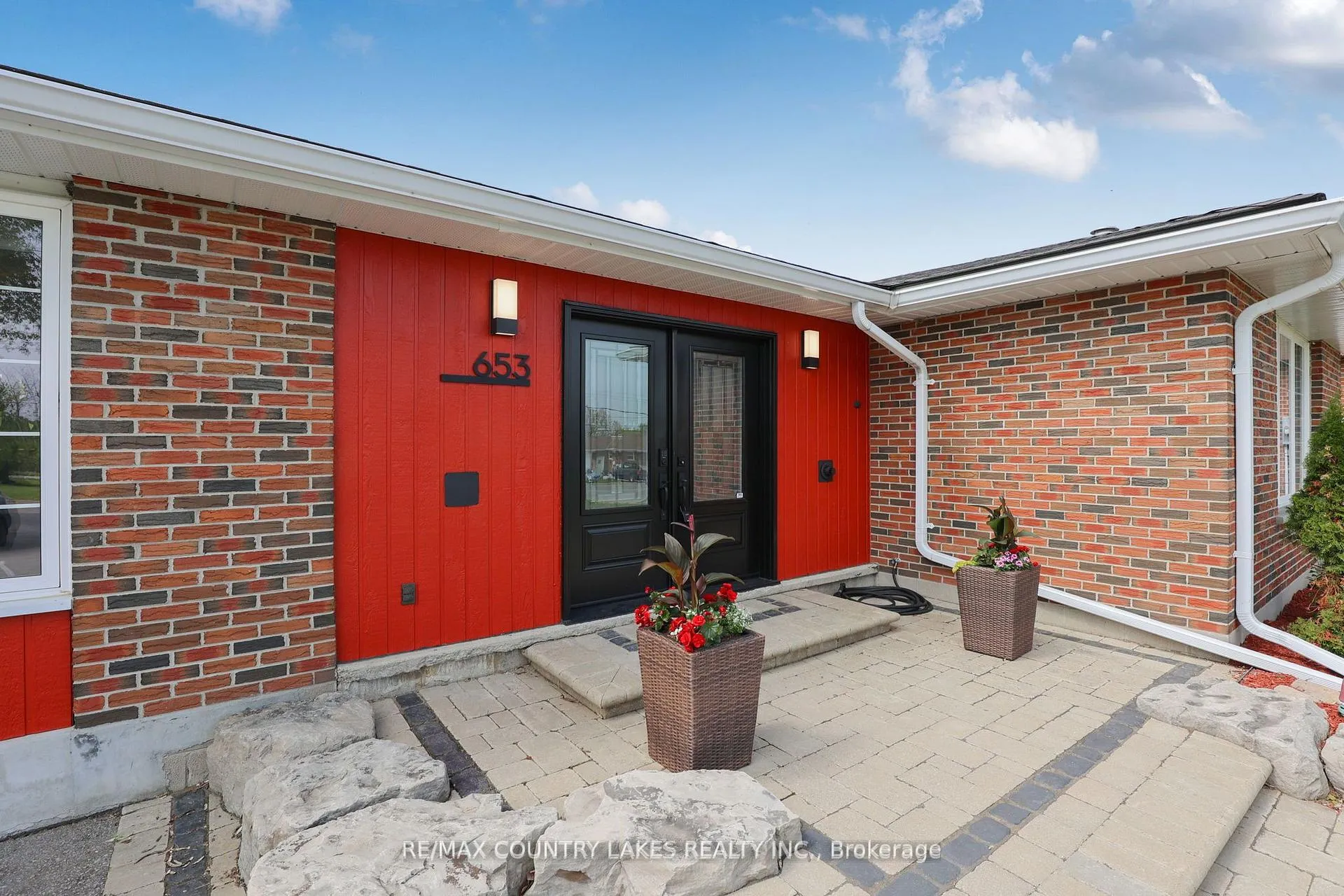 Photo 6 of 653 Simcoe Street, Brock, Beaverton — HOMEH