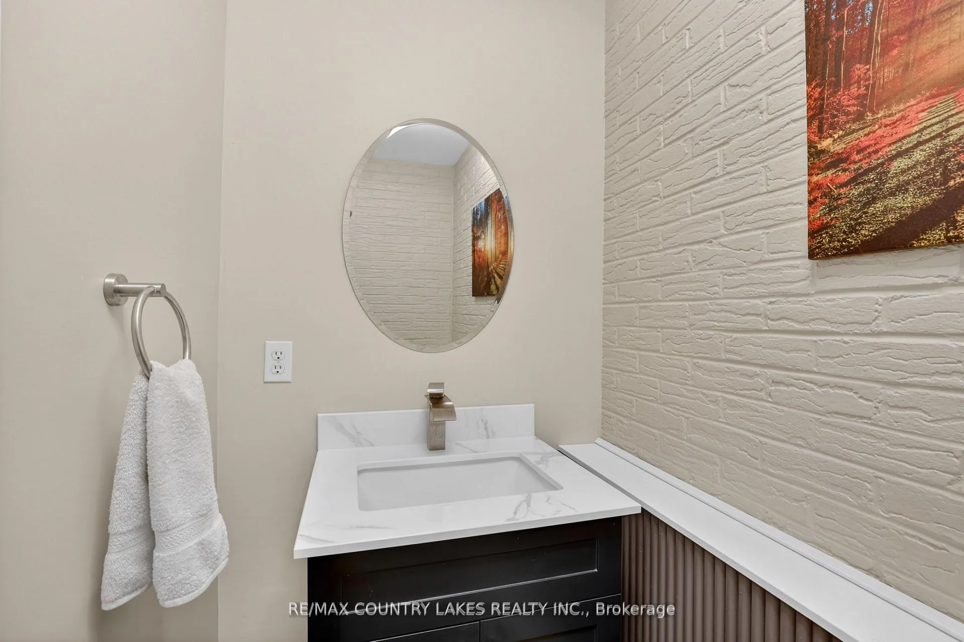 Photo 8 of 653 Simcoe Street, Brock, Beaverton — HOMEH