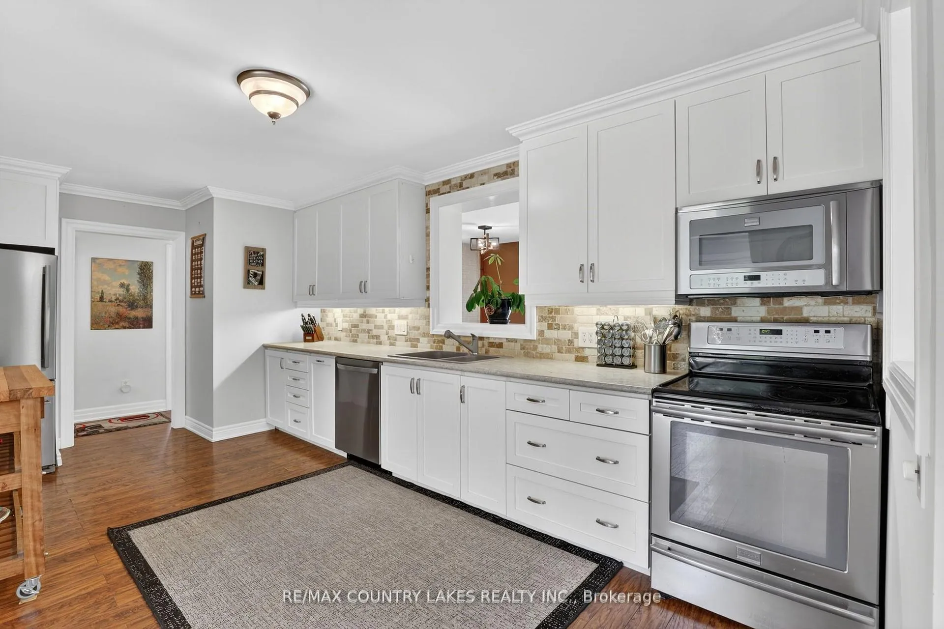 Photo 11 of 653 Simcoe Street, Brock, Beaverton — HOMEH