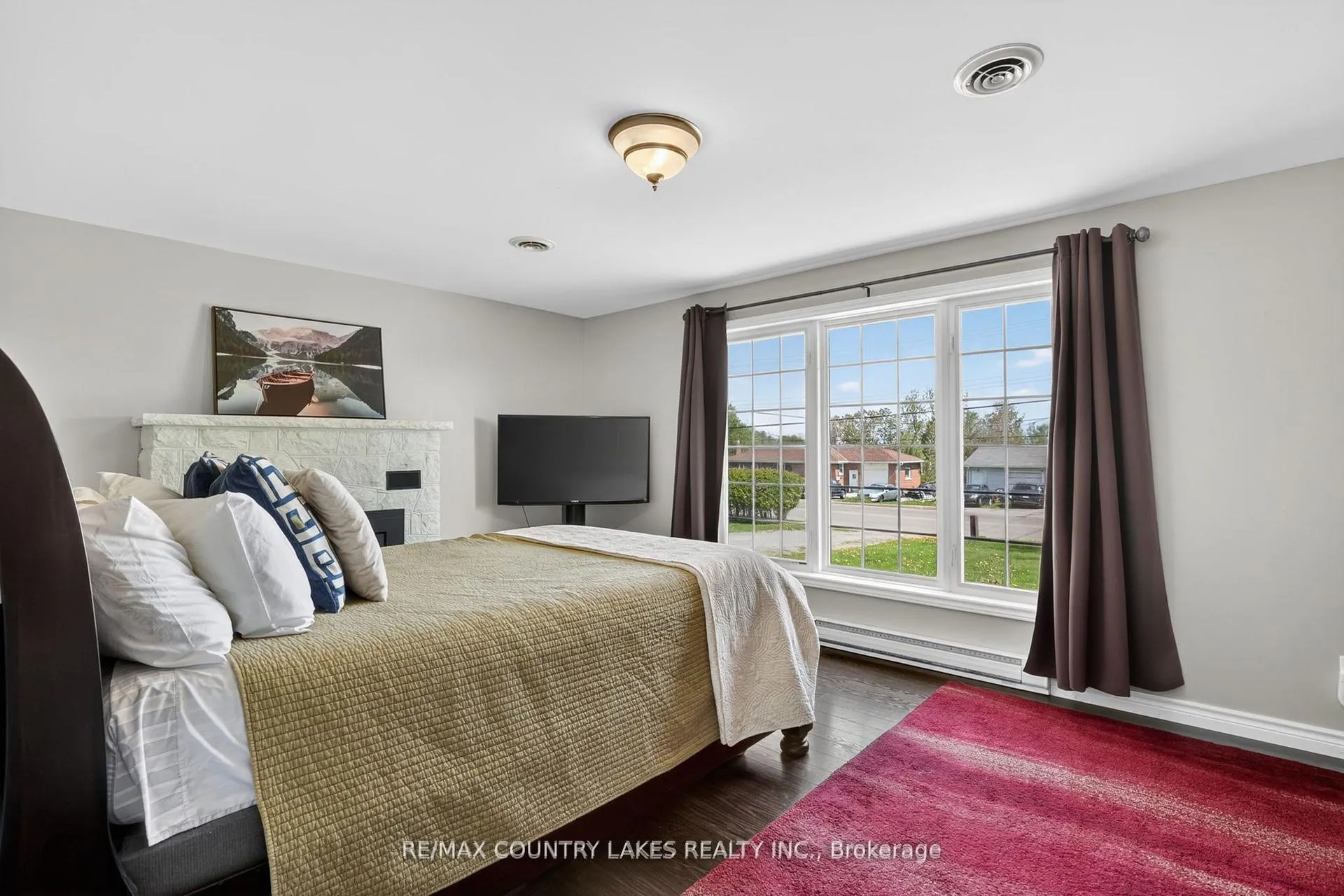Photo 23 of 653 Simcoe Street, Brock, Beaverton — HOMEH