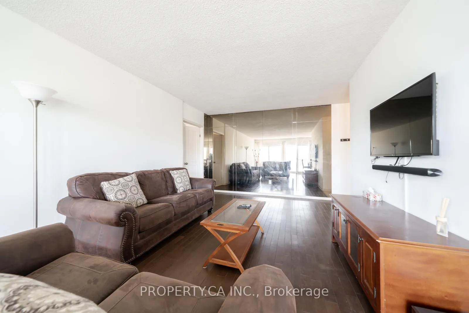 Photo of Unit 404, 45 Westmount Road N