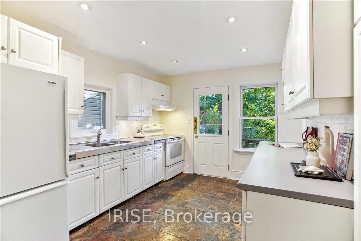 Photo 11 of 61 Chisholm Avenue, Toronto, East End-Danforth — HOMEH