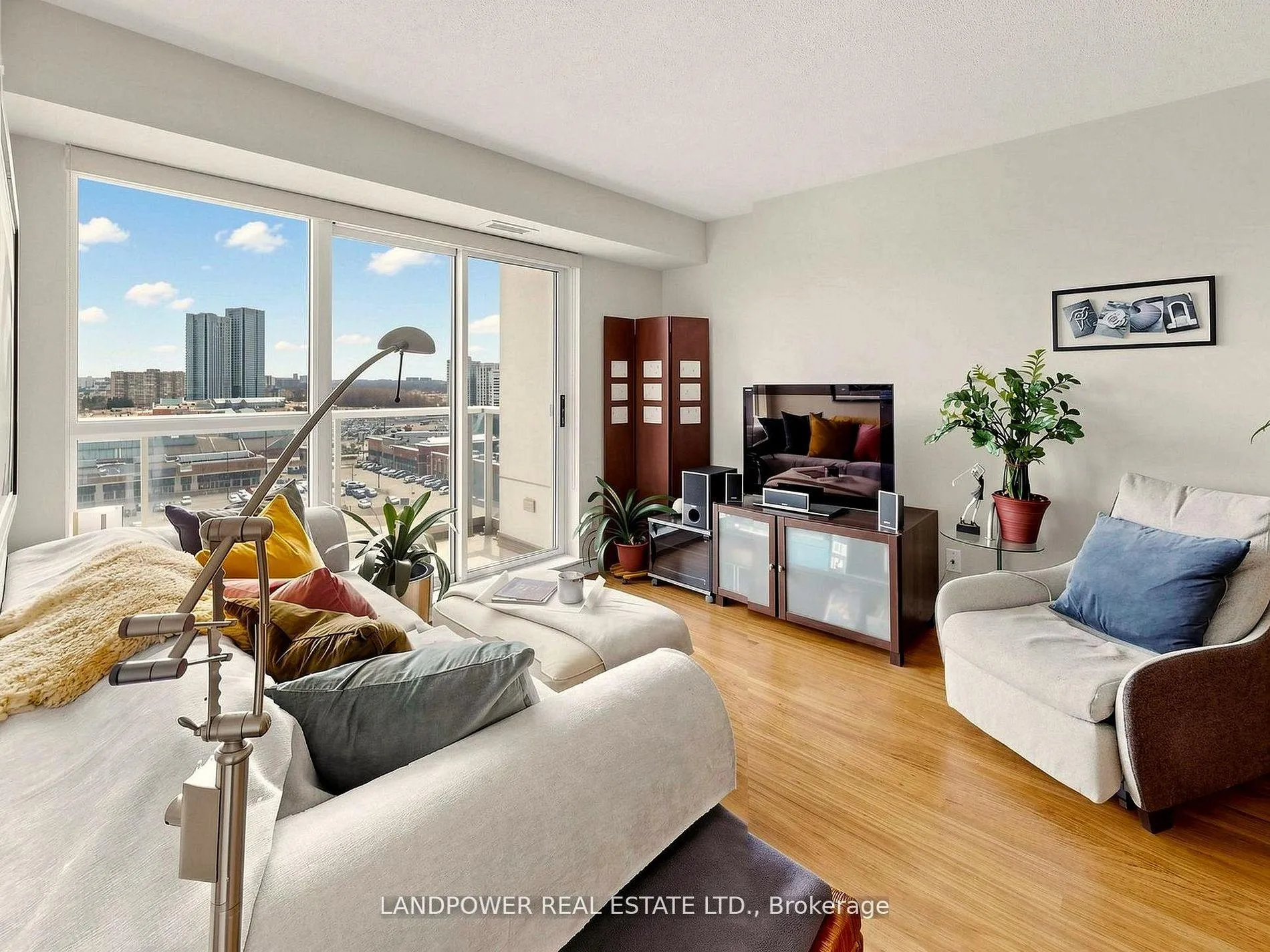 Photo 2 of Unit 1116, 15 North Park Road, Vaughan, Beverley Glen — HOMEH