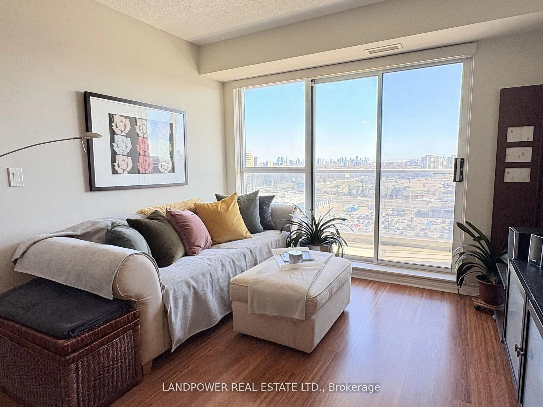 Photo 5 of Unit 1116, 15 North Park Road, Vaughan, Beverley Glen — HOMEH