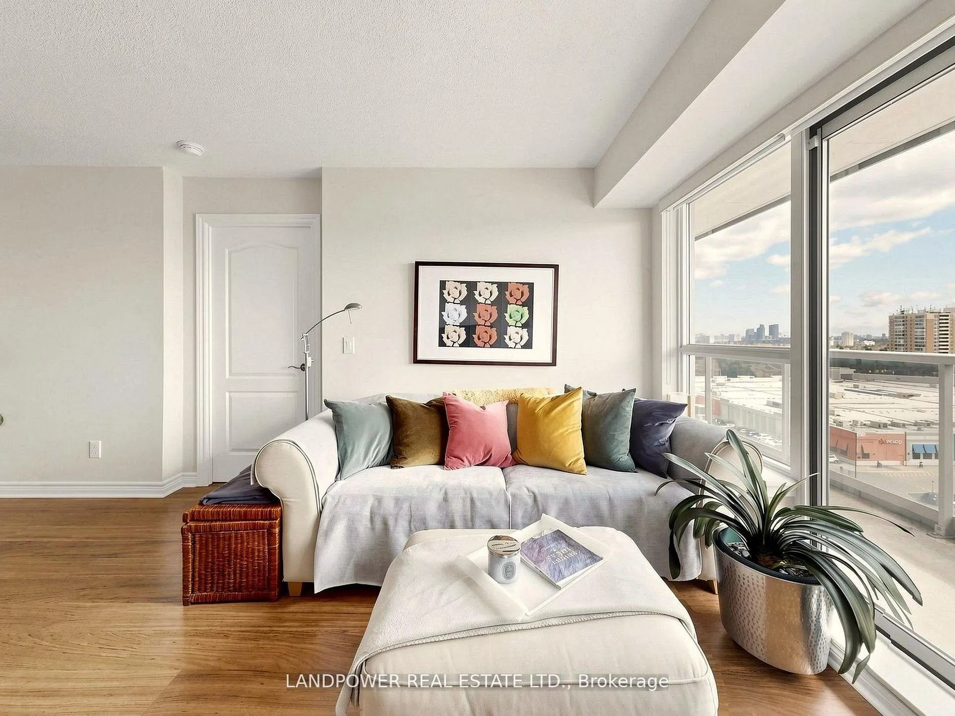Photo 6 of Unit 1116, 15 North Park Road, Vaughan, Beverley Glen — HOMEH