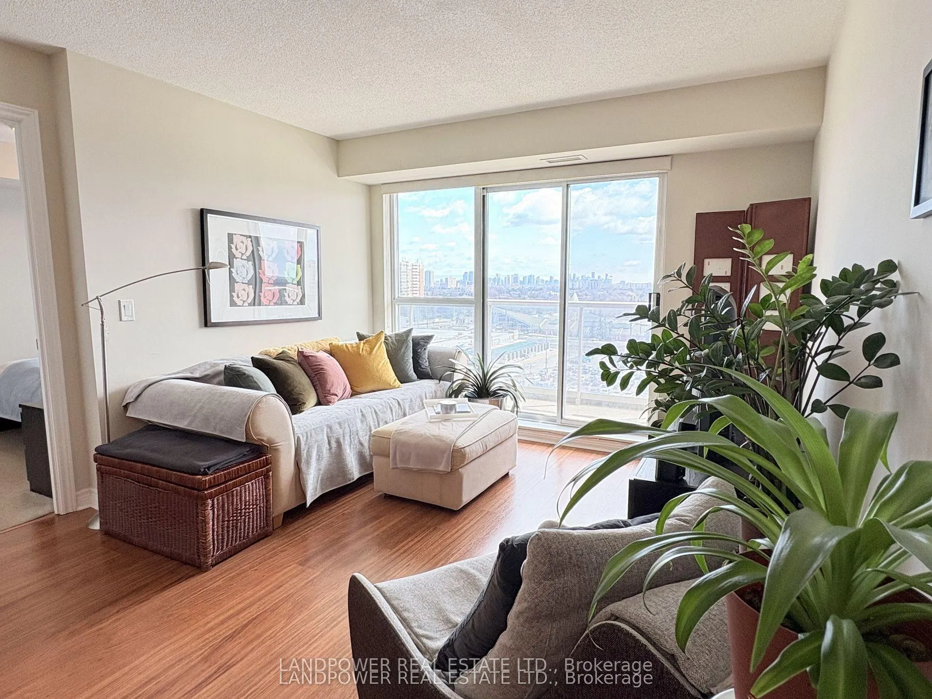 Photo 7 of Unit 1116, 15 North Park Road, Vaughan, Beverley Glen — HOMEH