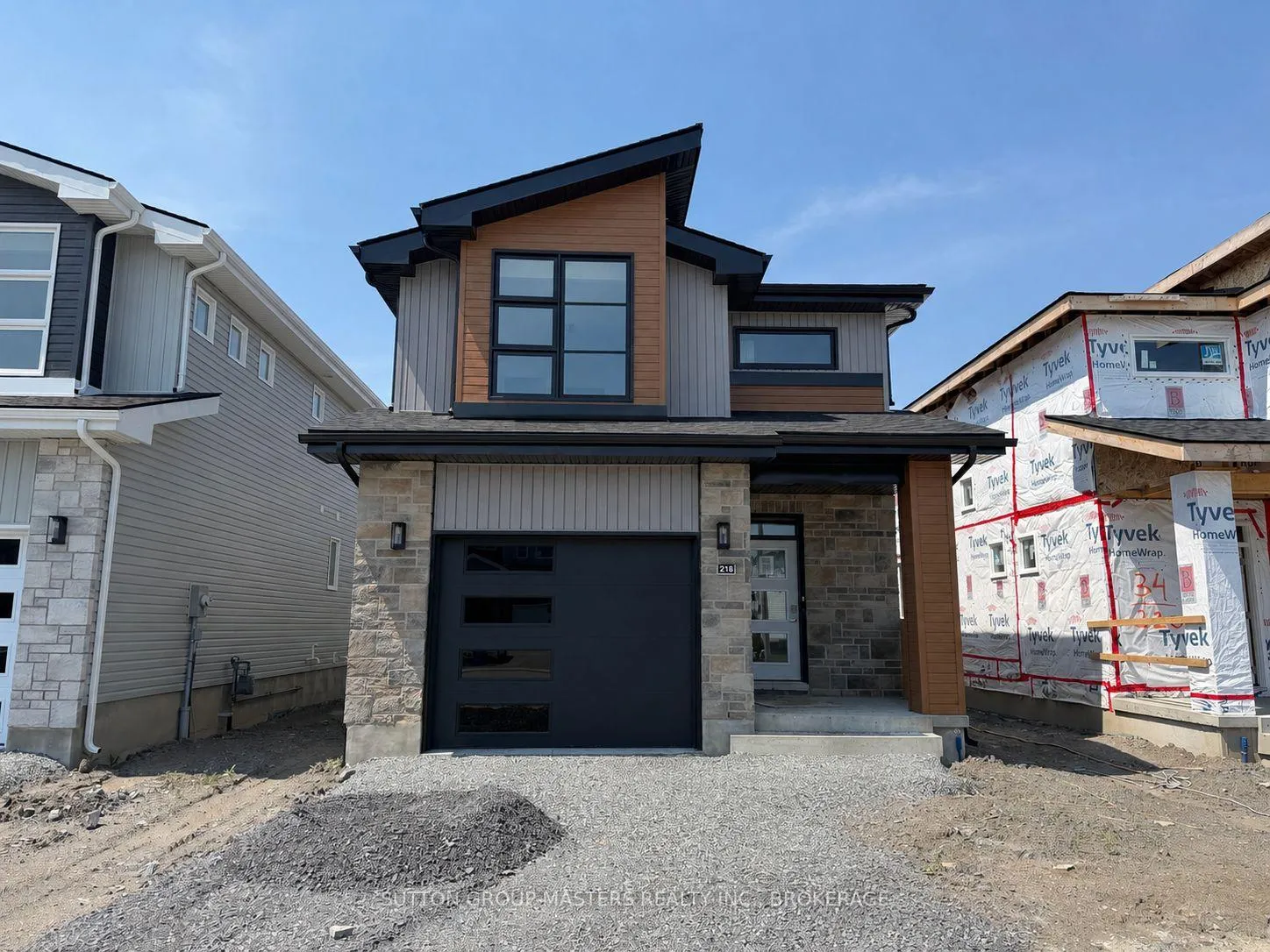 Photo 2 of 218 Superior Drive, Loyalist, Amherstview — HOMEH