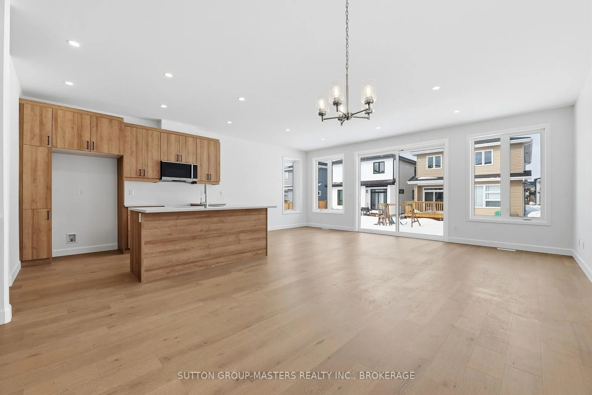 Photo 6 of 218 Superior Drive, Loyalist, Amherstview — HOMEH