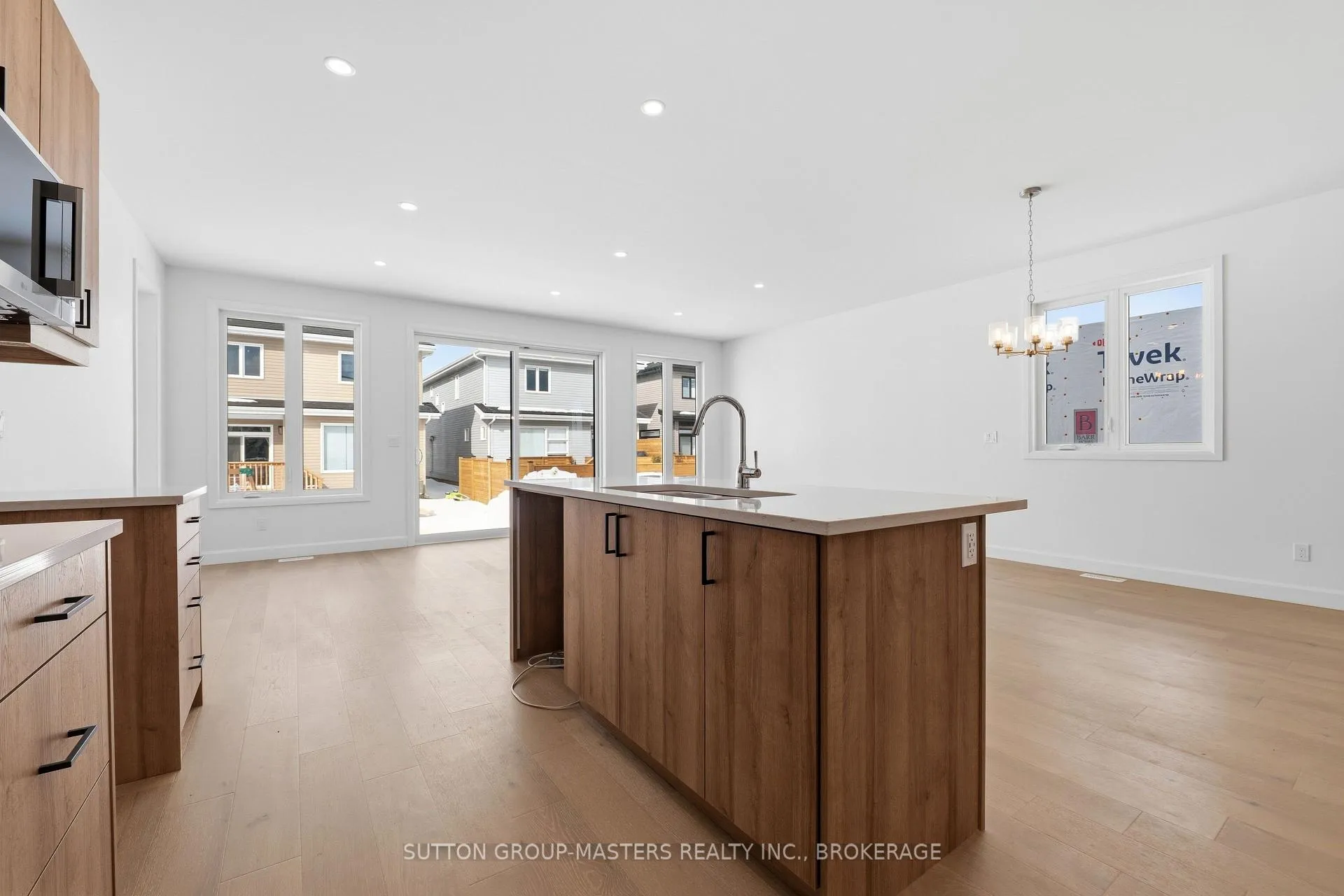 Photo 9 of 218 Superior Drive, Loyalist, Amherstview — HOMEH