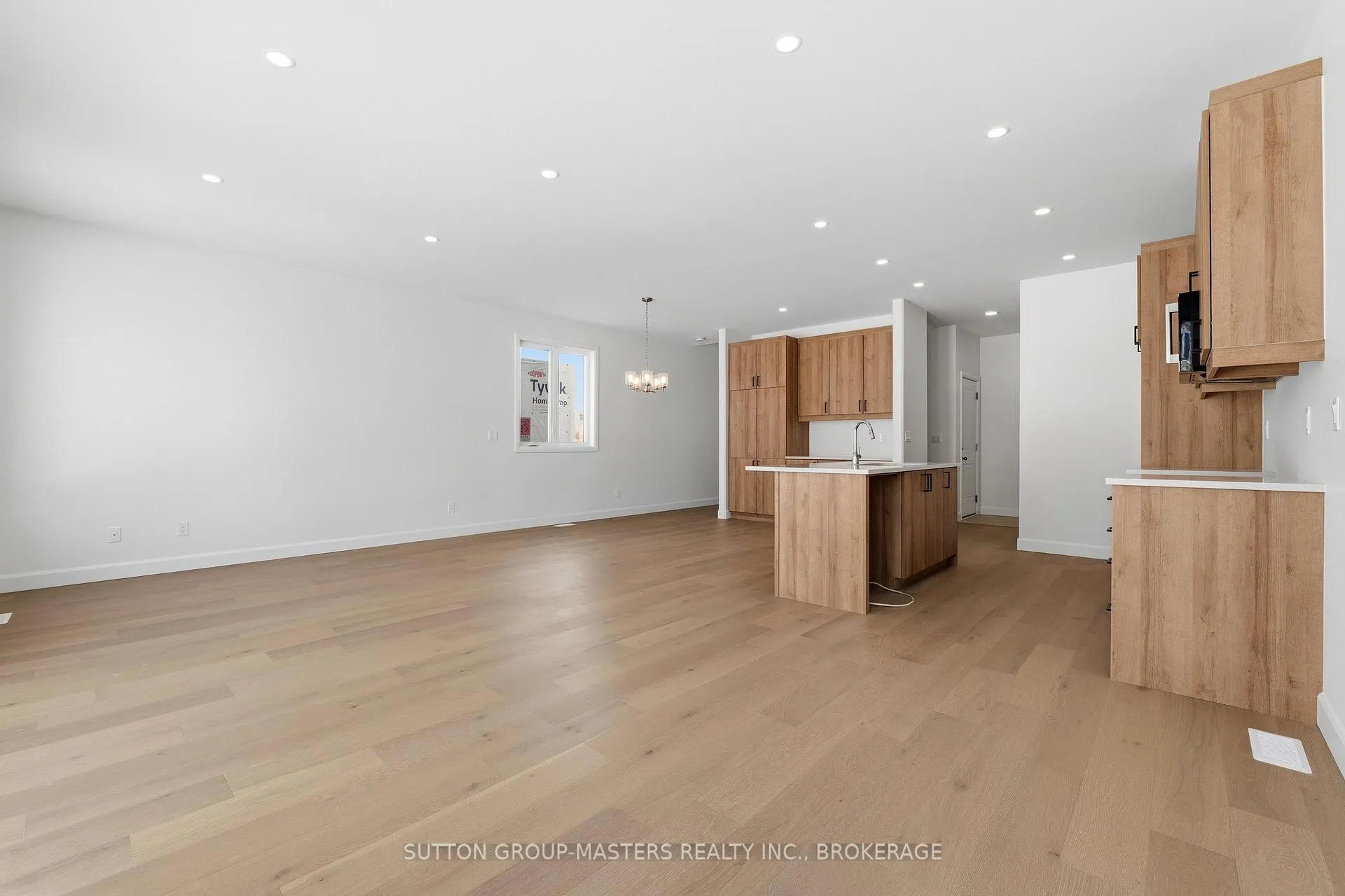 Photo 11 of 218 Superior Drive, Loyalist, Amherstview — HOMEH