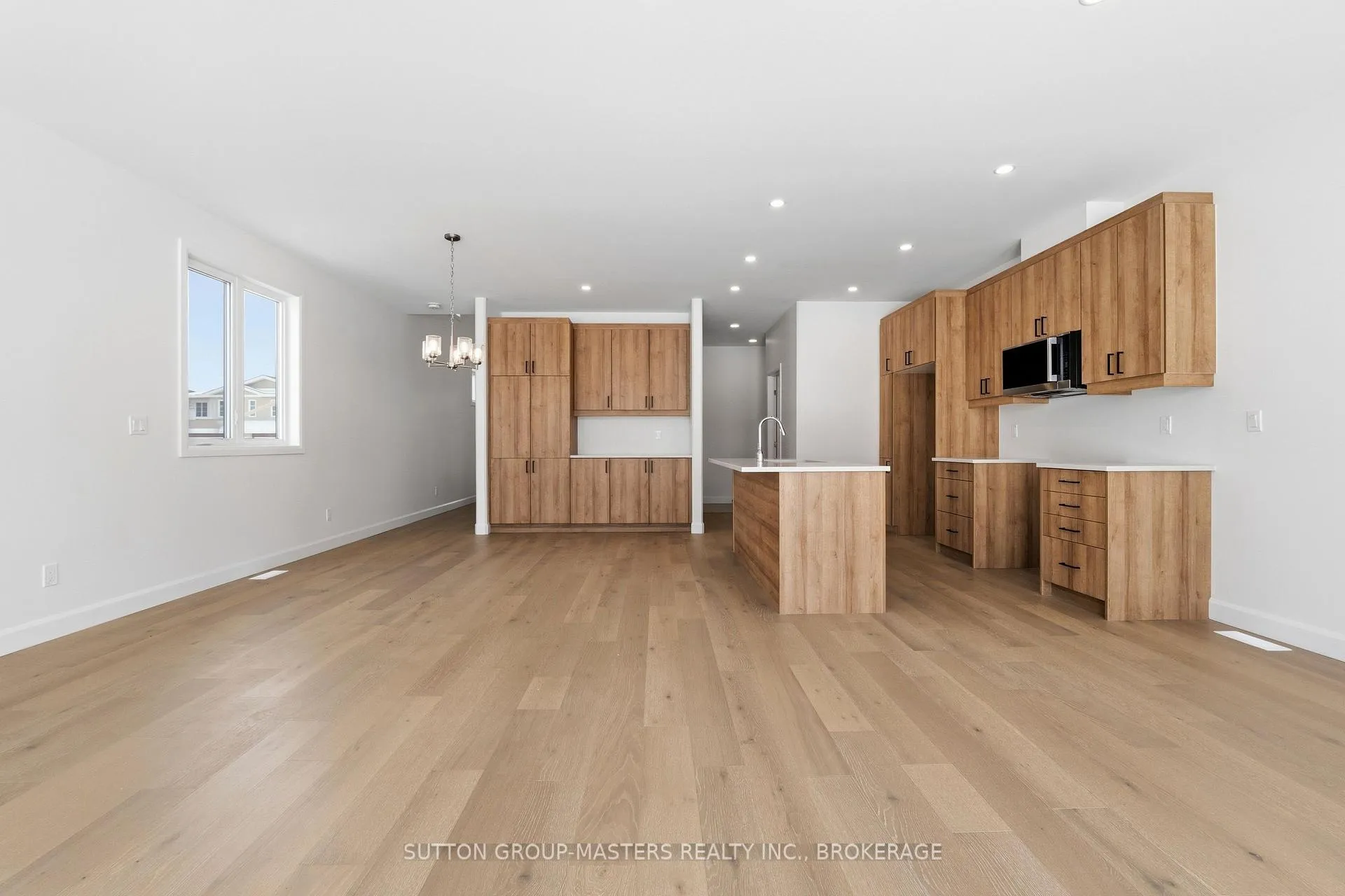 Photo 12 of 218 Superior Drive, Loyalist, Amherstview — HOMEH