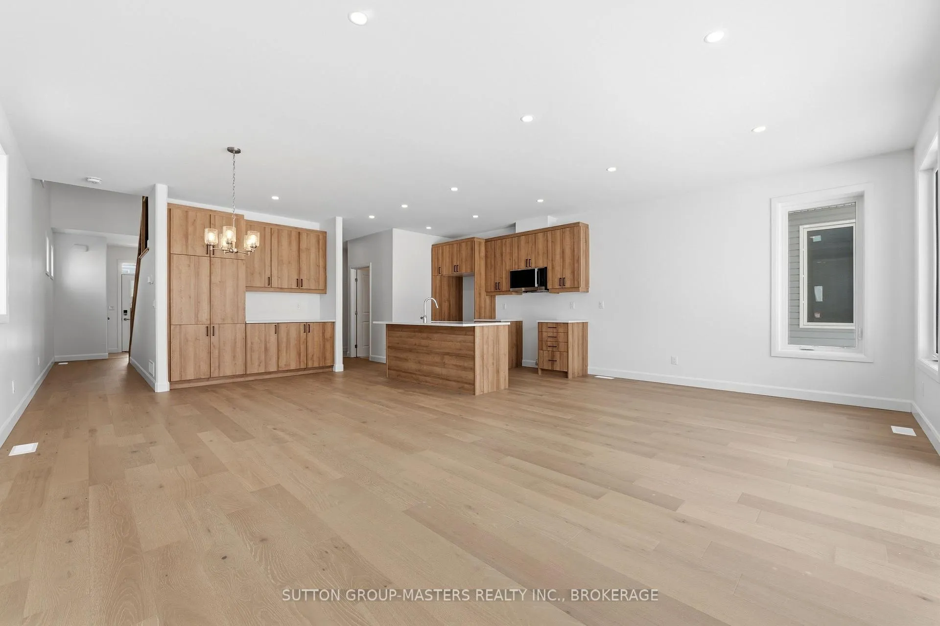 Photo 13 of 218 Superior Drive, Loyalist, Amherstview — HOMEH
