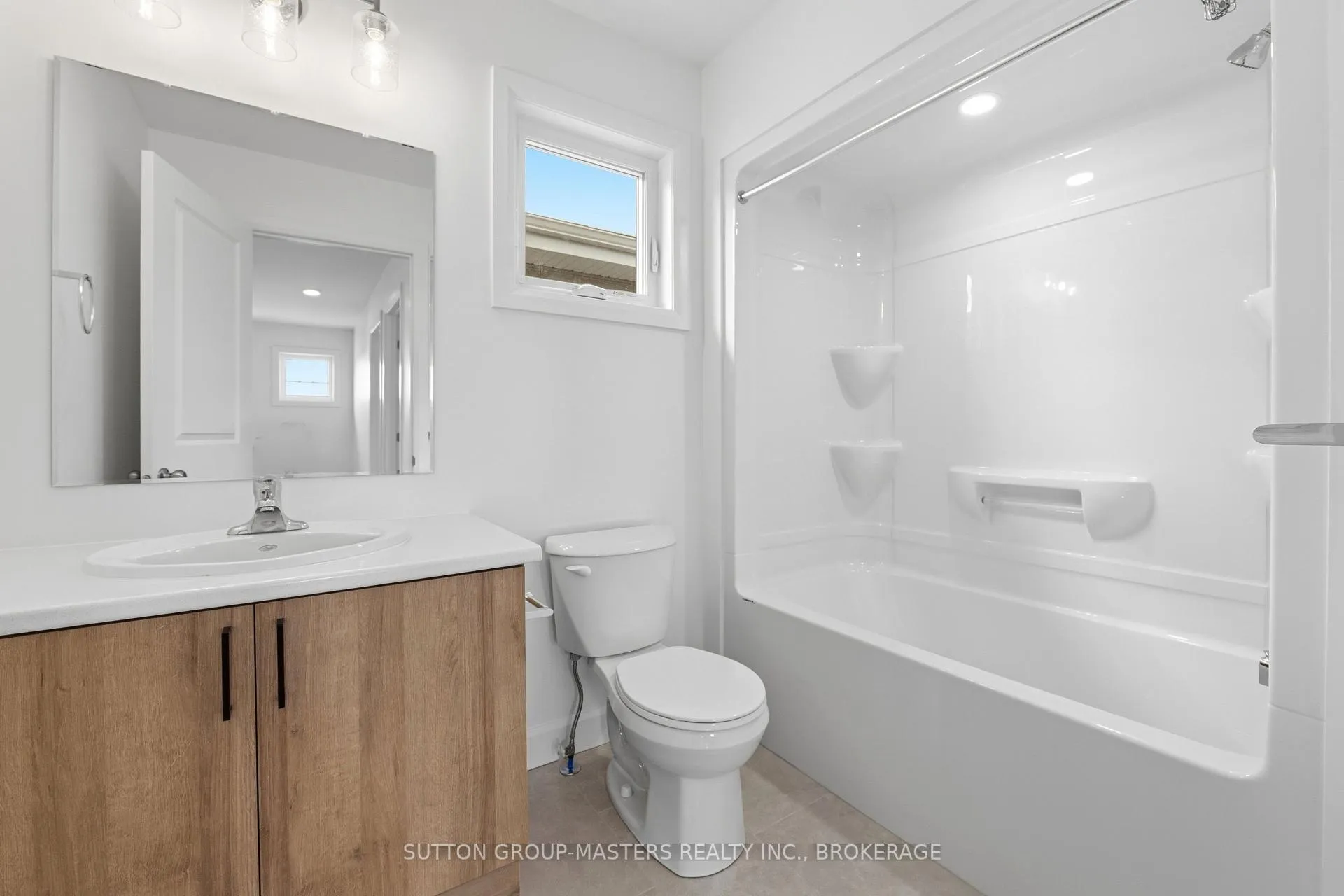 Photo 21 of 218 Superior Drive, Loyalist, Amherstview — HOMEH