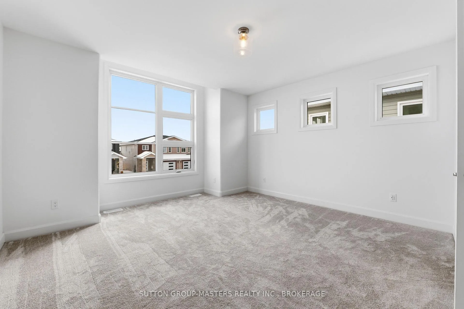 Photo 24 of 218 Superior Drive, Loyalist, Amherstview — HOMEH