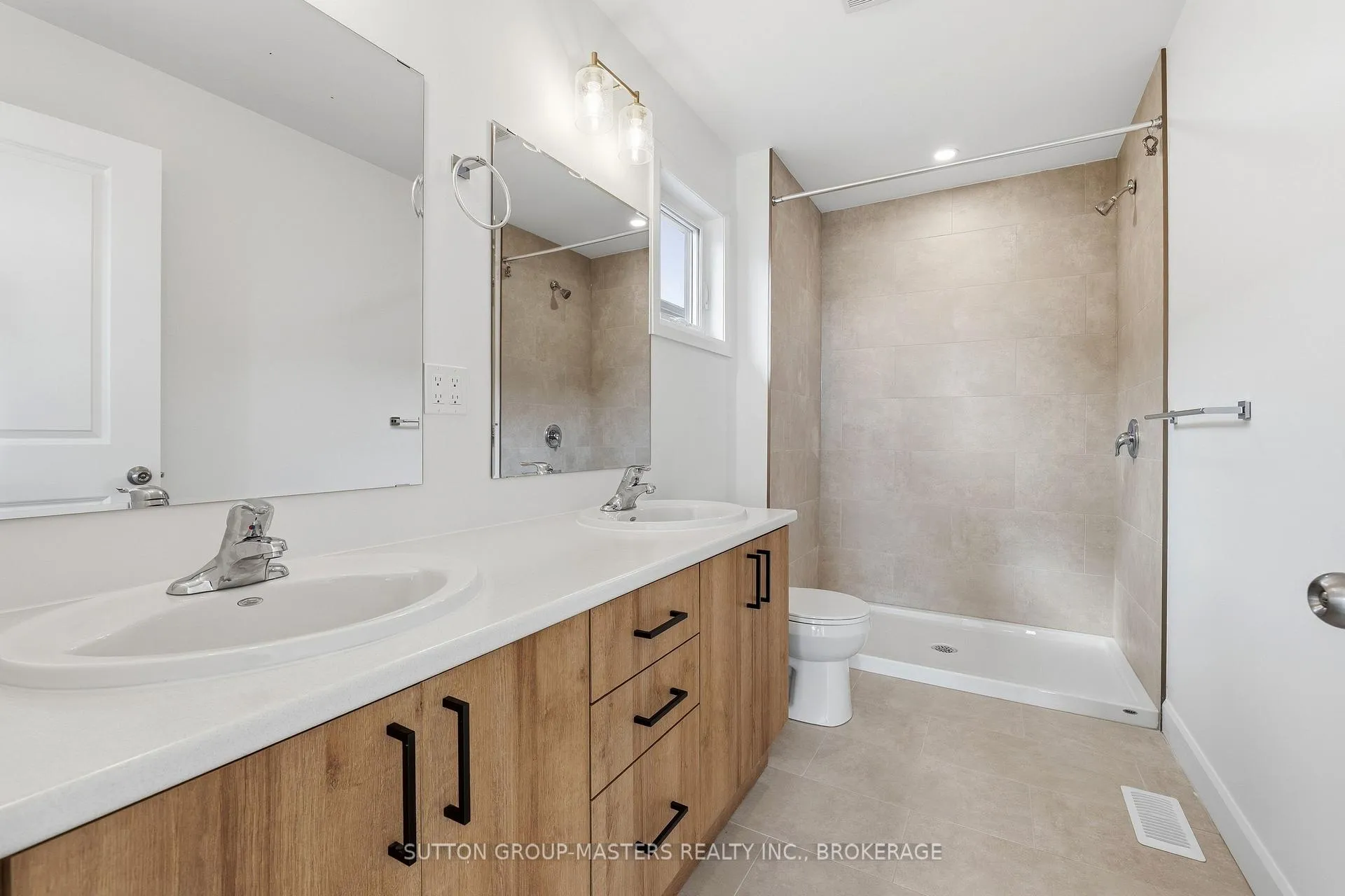 Photo 26 of 218 Superior Drive, Loyalist, Amherstview — HOMEH
