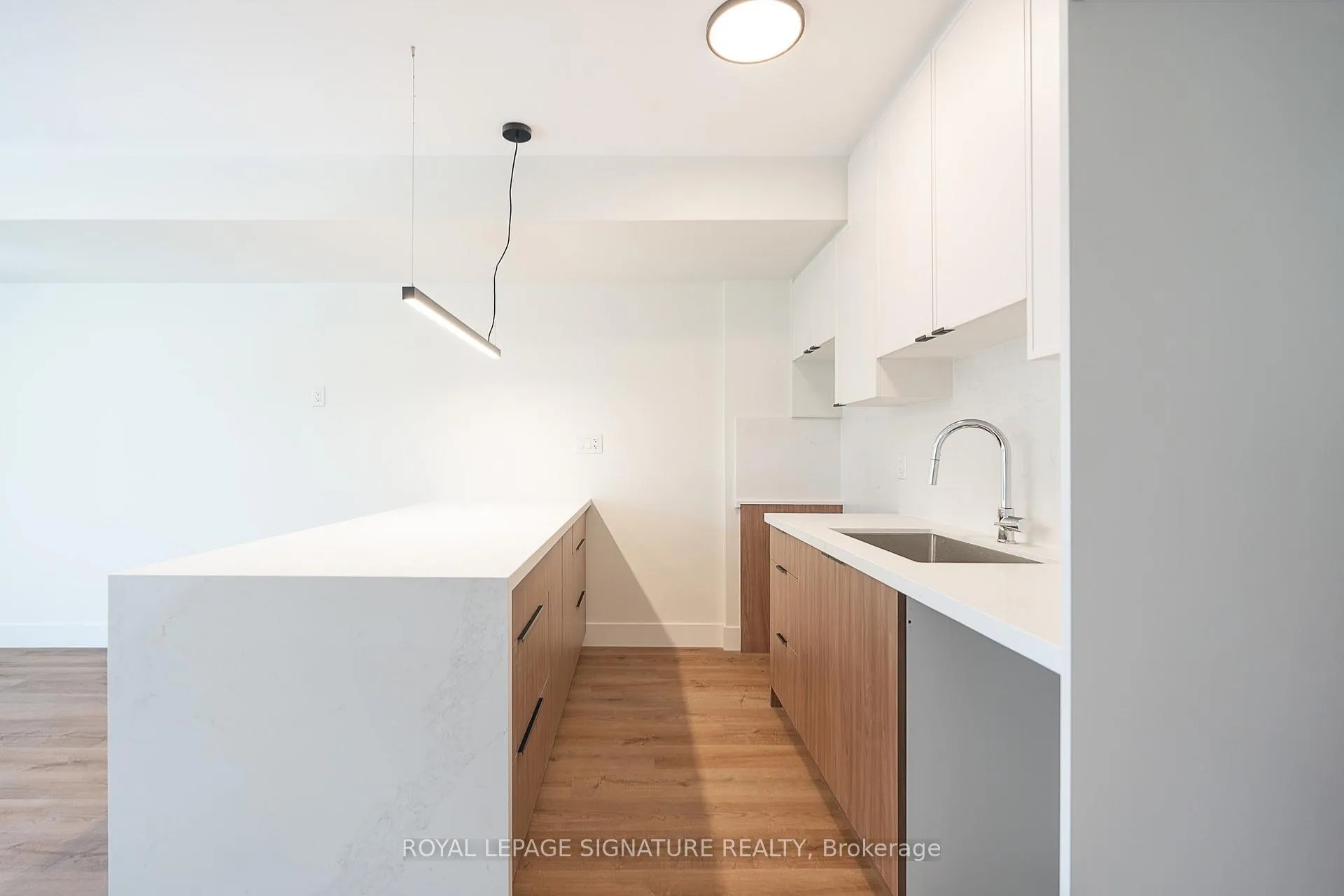 Photo 3 of 7 Earnscliffe Road, Toronto, Oakwood Village — HOMEH