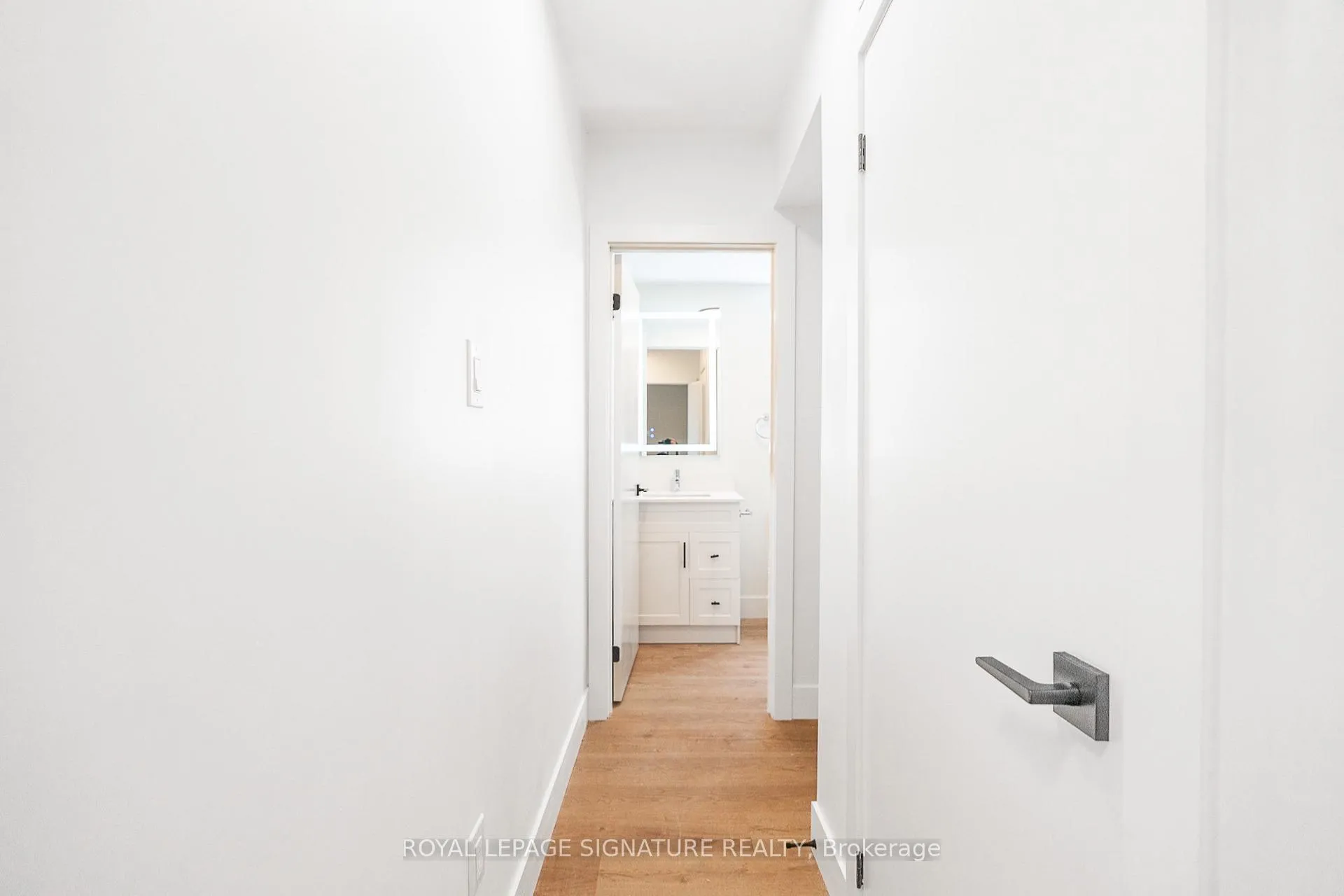Photo 4 of 7 Earnscliffe Road, Toronto, Oakwood Village — HOMEH