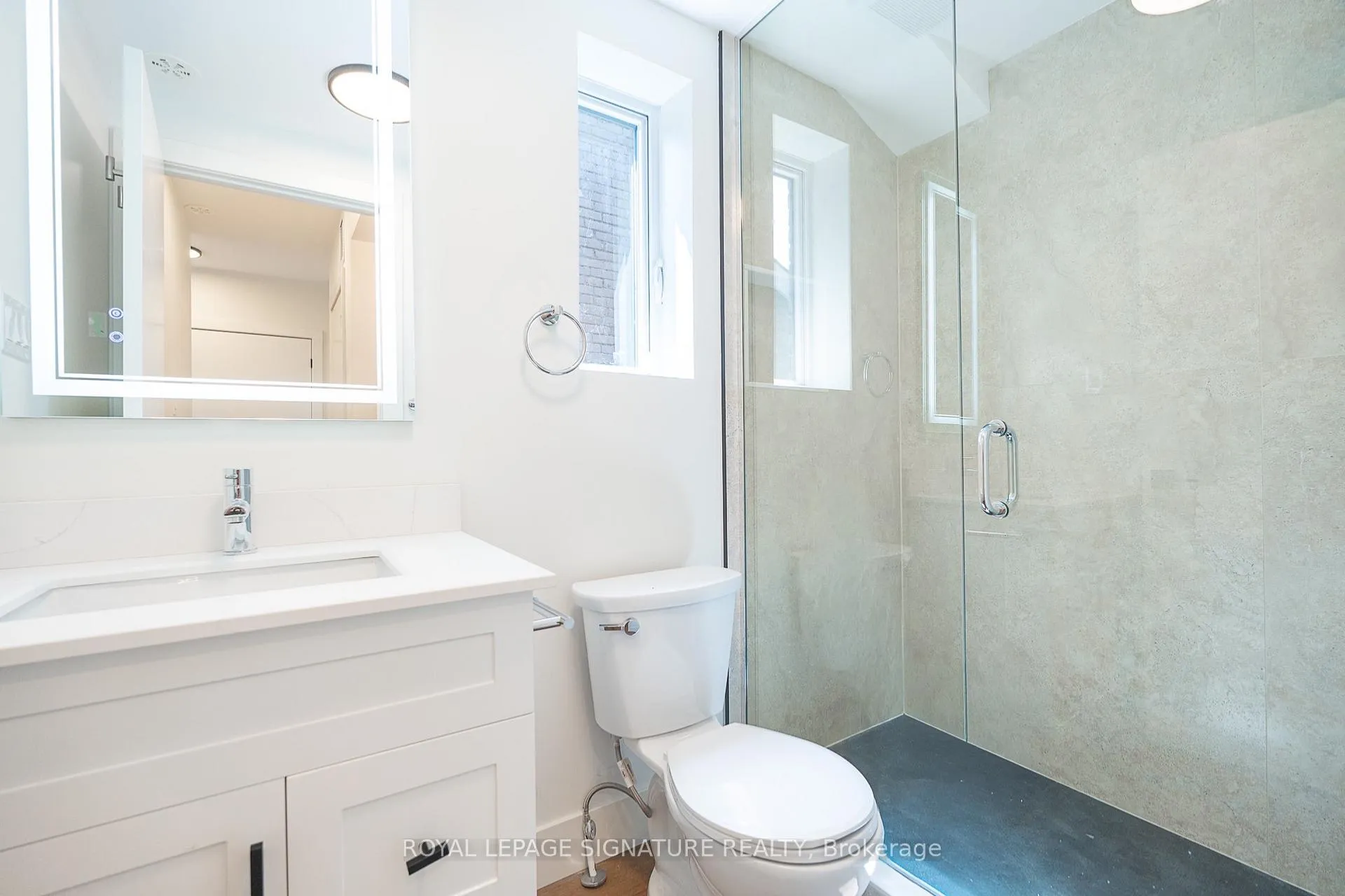 Photo 5 of 7 Earnscliffe Road, Toronto, Oakwood Village — HOMEH
