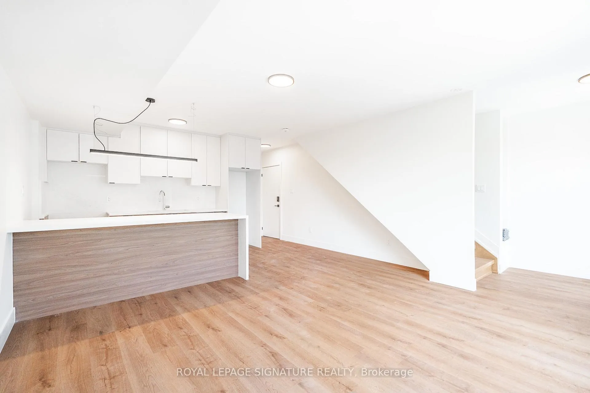 Photo 6 of 7 Earnscliffe Road, Toronto, Oakwood Village — HOMEH