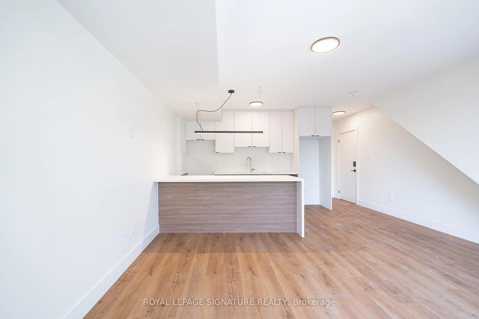 Photo 7 of 7 Earnscliffe Road, Toronto, Oakwood Village — HOMEH