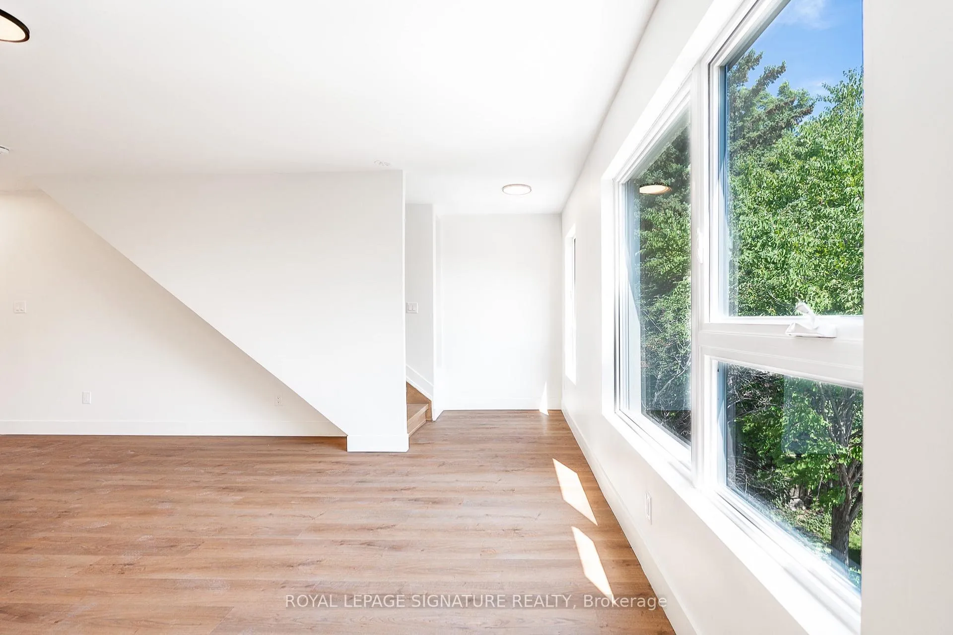 Photo 8 of 7 Earnscliffe Road, Toronto, Oakwood Village — HOMEH