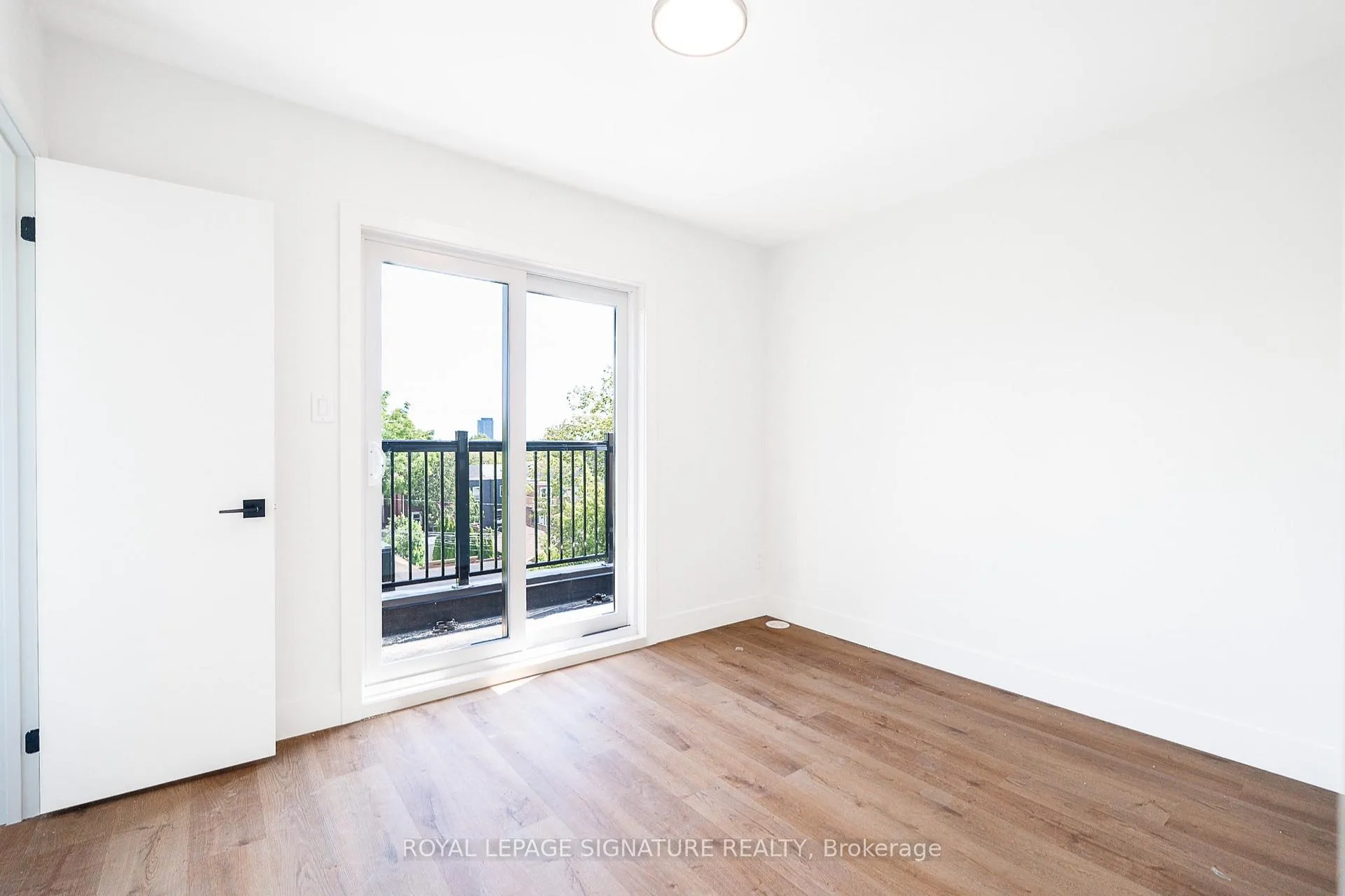 Photo 10 of 7 Earnscliffe Road, Toronto, Oakwood Village — HOMEH