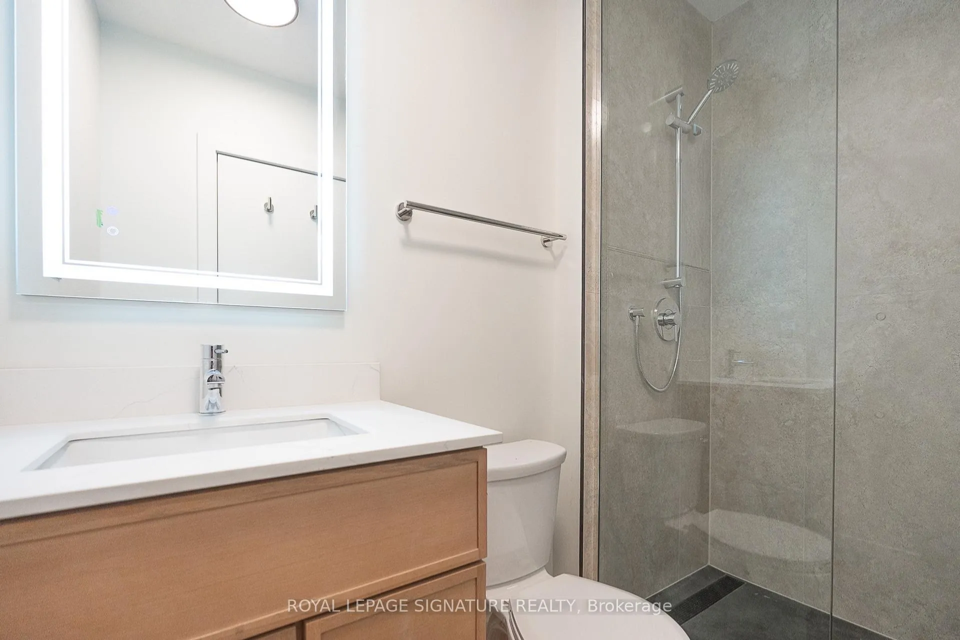Photo 11 of 7 Earnscliffe Road, Toronto, Oakwood Village — HOMEH