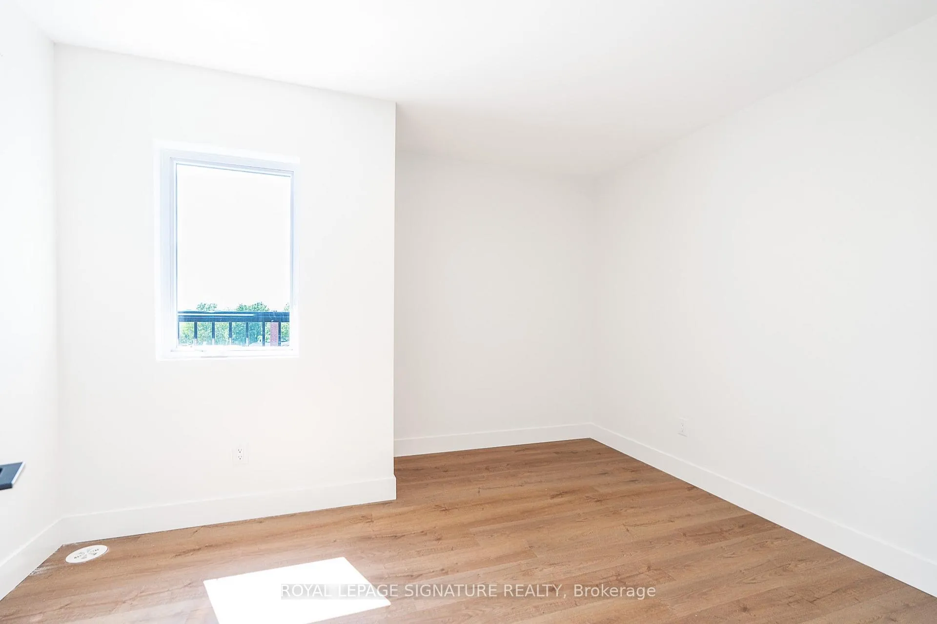 Photo 16 of 7 Earnscliffe Road, Toronto, Oakwood Village — HOMEH
