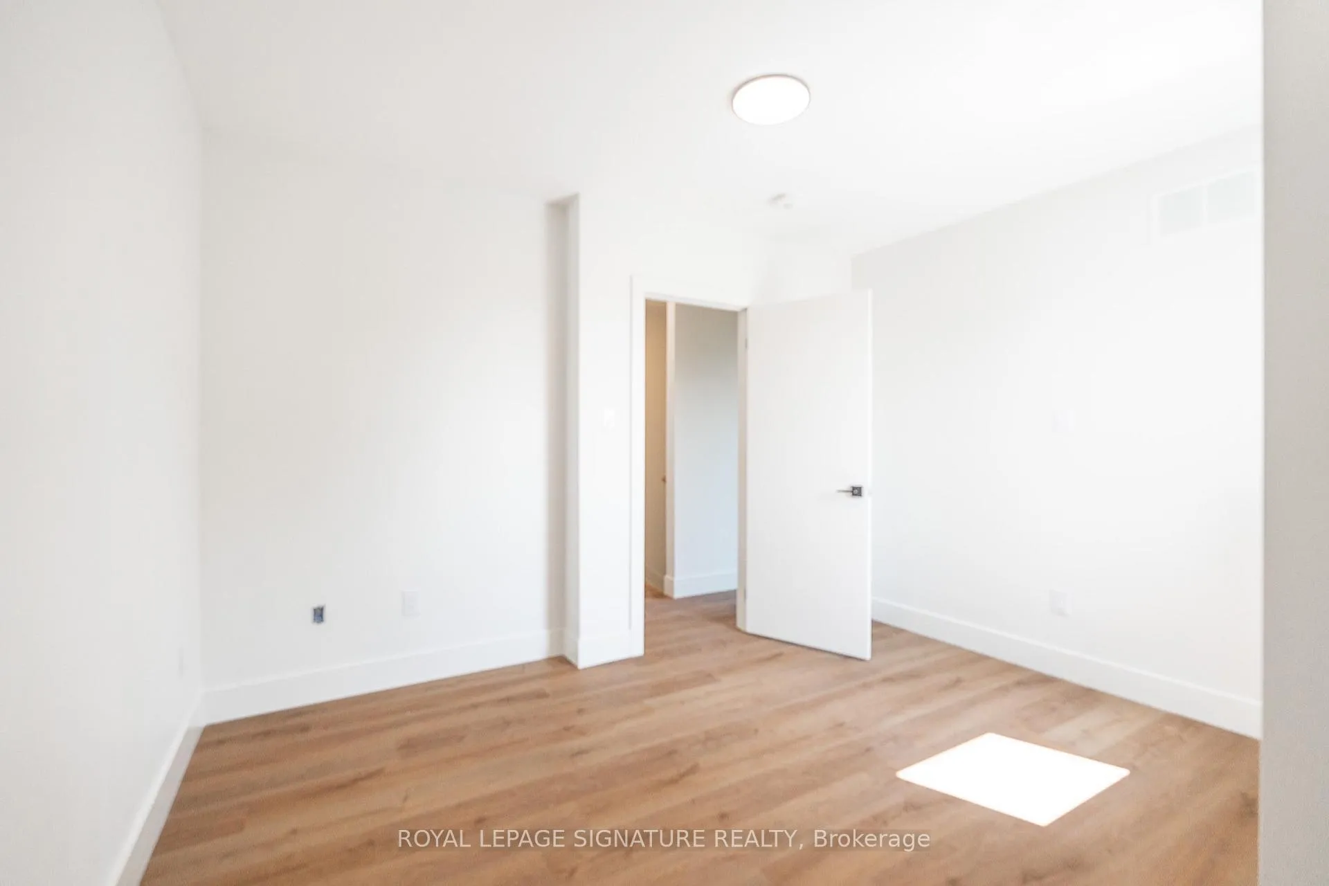 Photo 17 of 7 Earnscliffe Road, Toronto, Oakwood Village — HOMEH