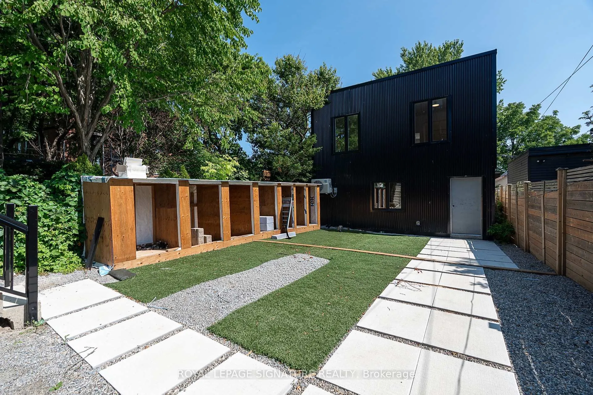 Photo 18 of 7 Earnscliffe Road, Toronto, Oakwood Village — HOMEH