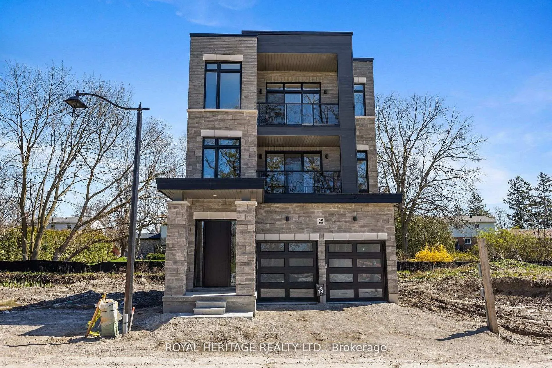 Photo 2 of 25 Inverlynn Way, Whitby, Lynde Creek — HOMEH