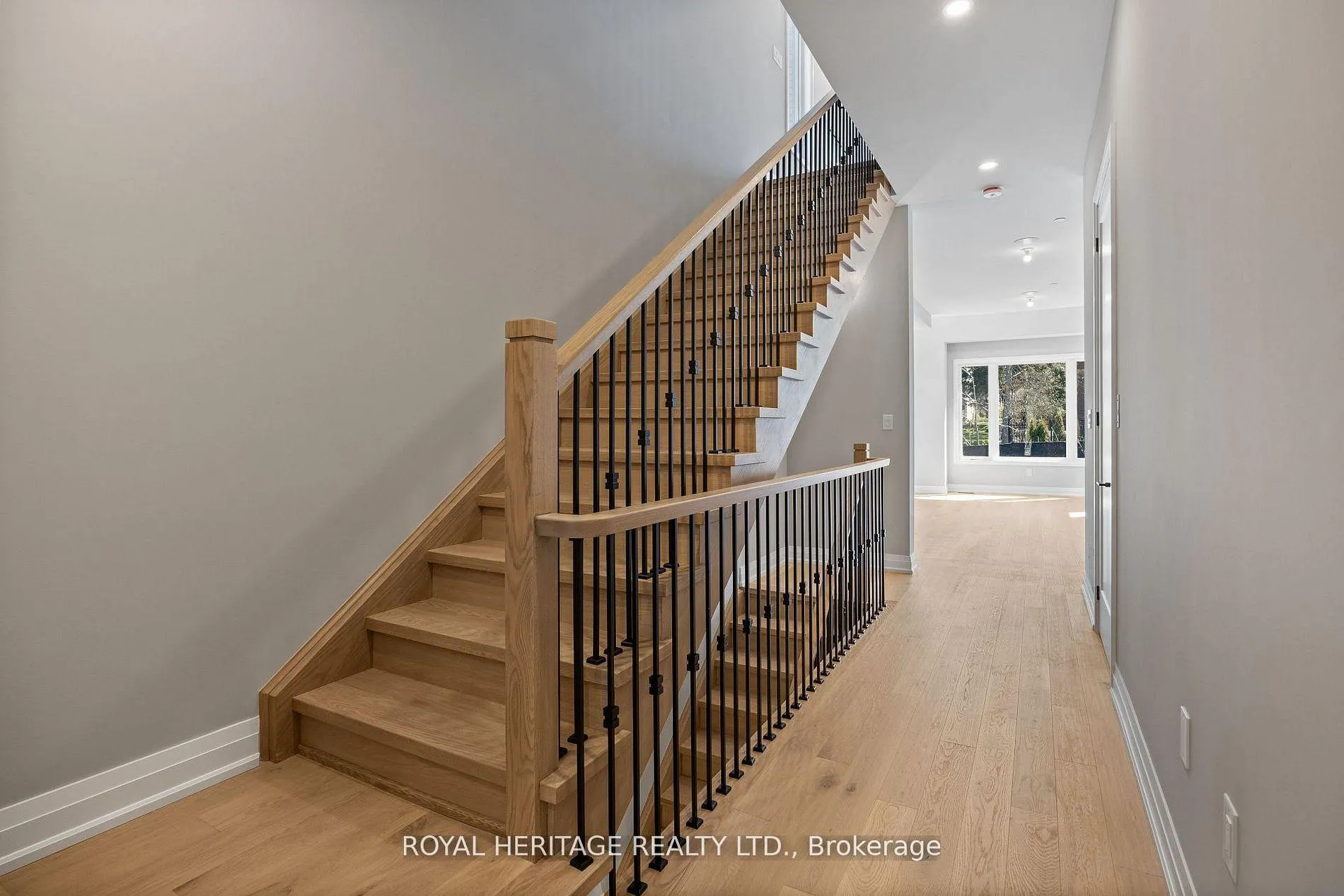 Photo 4 of 25 Inverlynn Way, Whitby, Lynde Creek — HOMEH