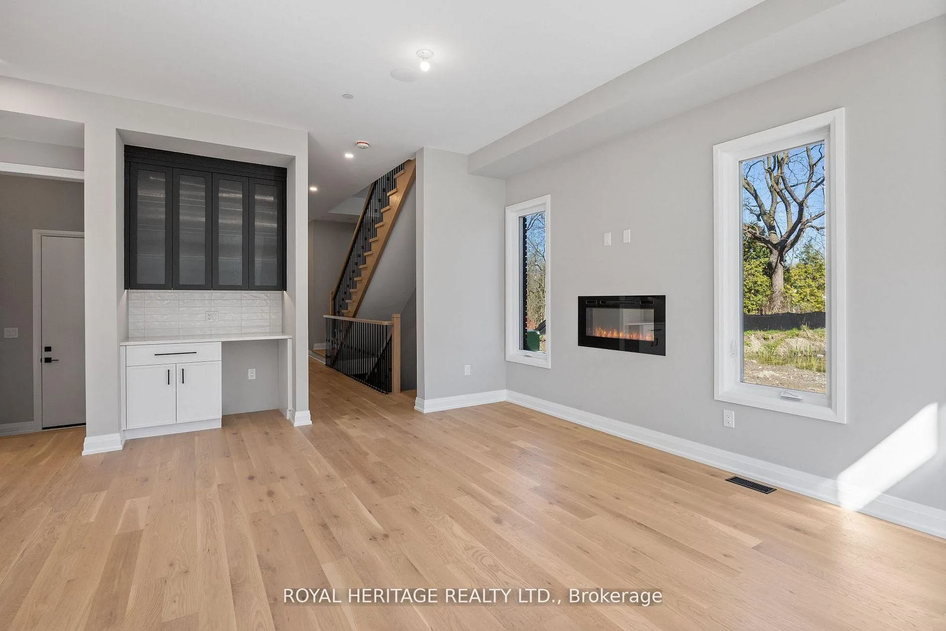 Photo 5 of 25 Inverlynn Way, Whitby, Lynde Creek — HOMEH