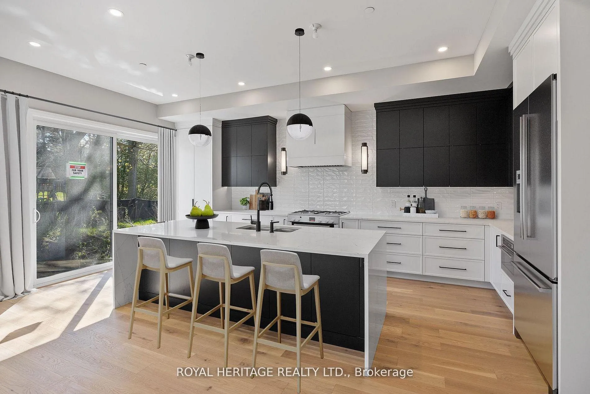 Photo 6 of 25 Inverlynn Way, Whitby, Lynde Creek — HOMEH