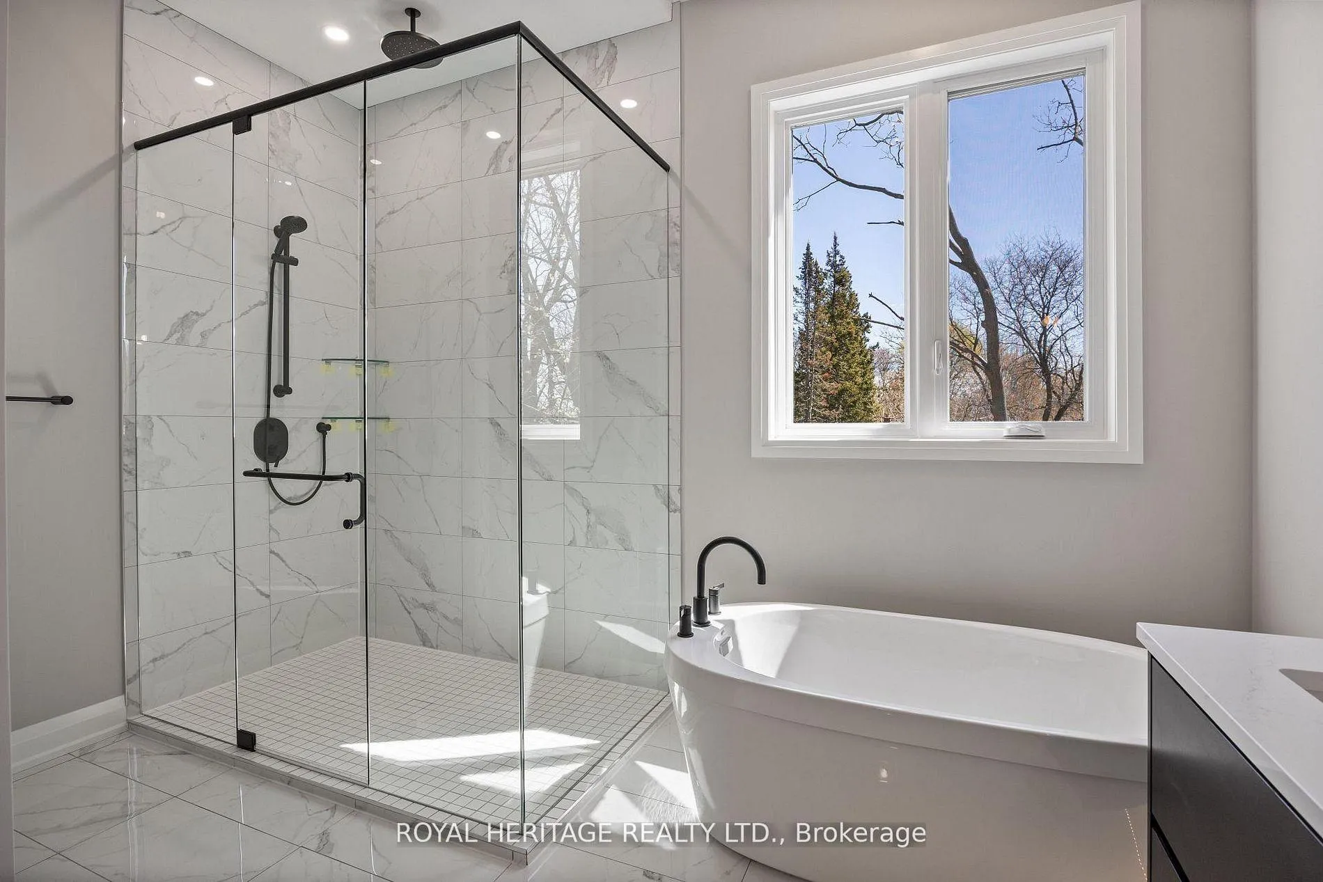 Photo 15 of 25 Inverlynn Way, Whitby, Lynde Creek — HOMEH