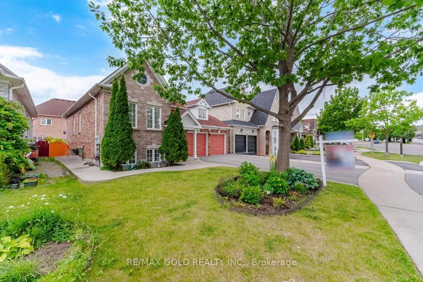 Photo 5 of 25 Treeline Boulevard, Brampton, Vales of Castlemore — HOMEH