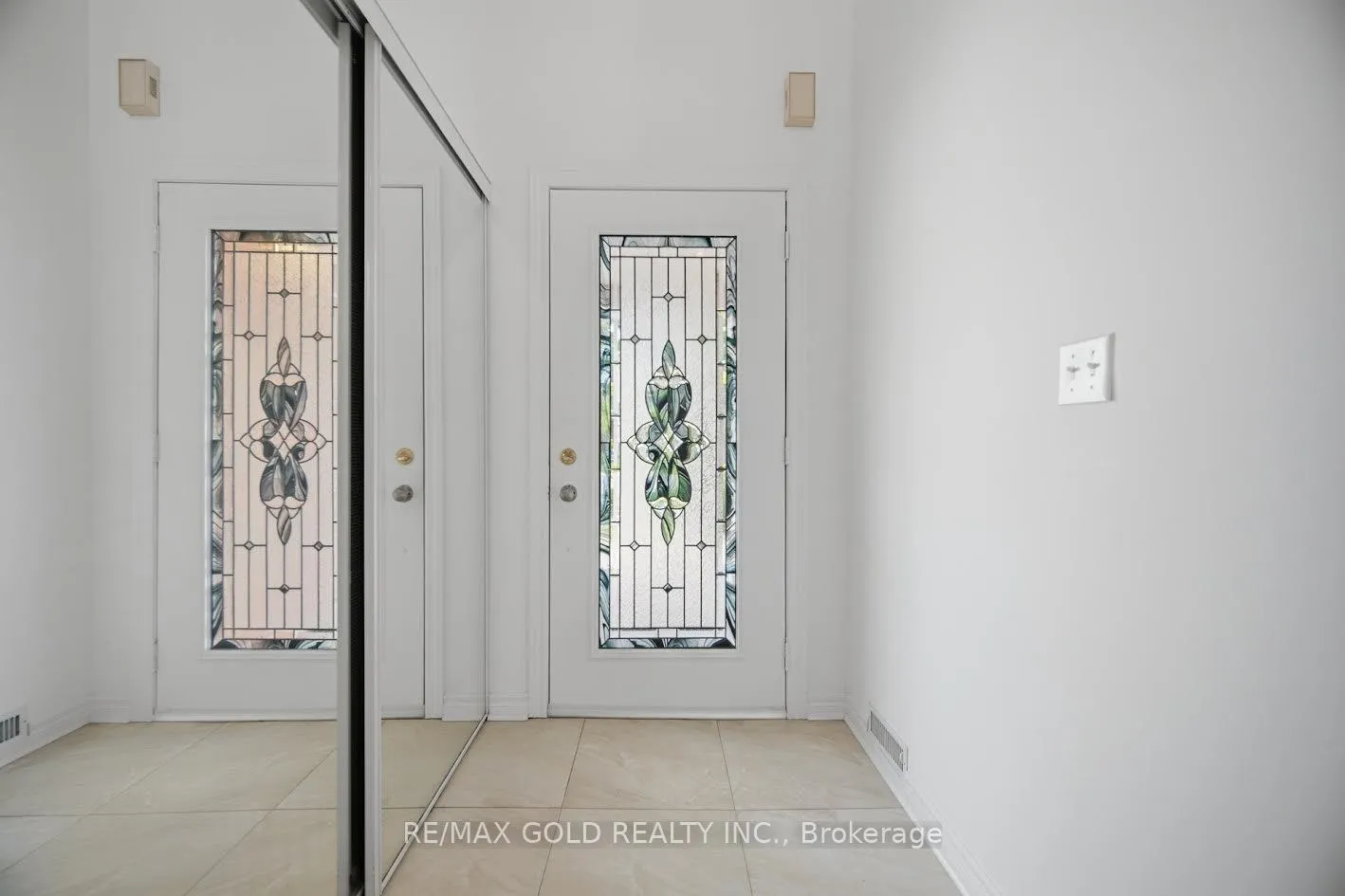 Photo 7 of 25 Treeline Boulevard, Brampton, Vales of Castlemore — HOMEH