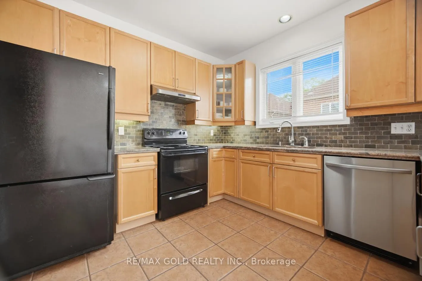 Photo 16 of 25 Treeline Boulevard, Brampton, Vales of Castlemore — HOMEH