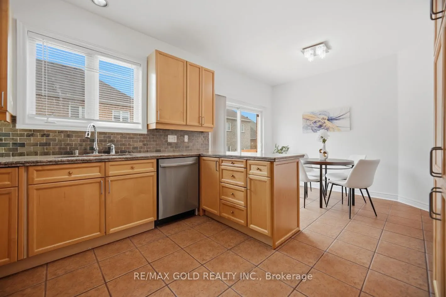 Photo 17 of 25 Treeline Boulevard, Brampton, Vales of Castlemore — HOMEH
