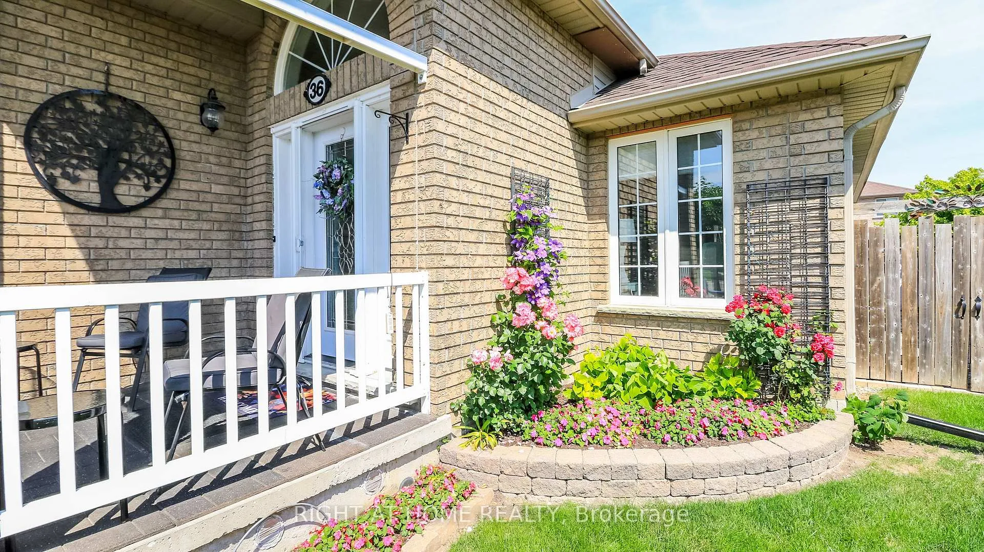 Photo 4 of 36 Benjamin Lane, Barrie, Painswick South — HOMEH