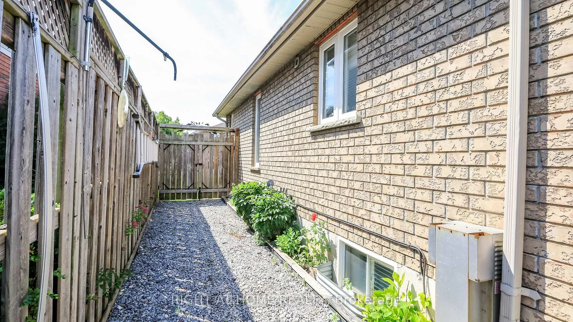 Photo 10 of 36 Benjamin Lane, Barrie, Painswick South — HOMEH