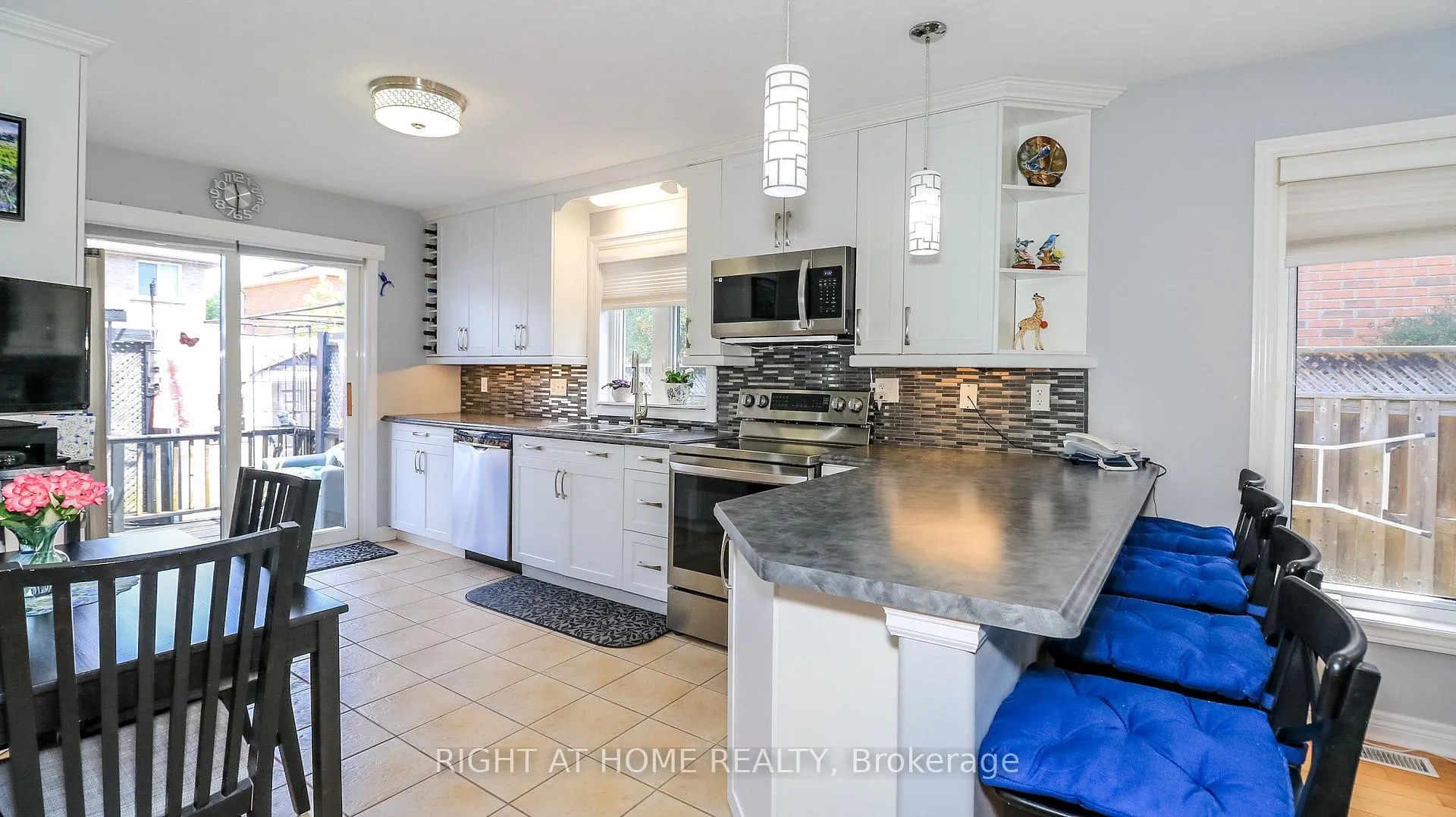 Photo 23 of 36 Benjamin Lane, Barrie, Painswick South — HOMEH