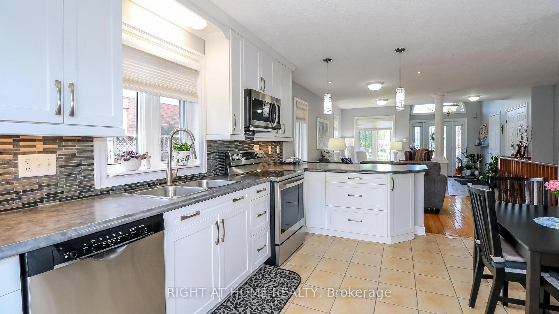 Photo 26 of 36 Benjamin Lane, Barrie, Painswick South — HOMEH