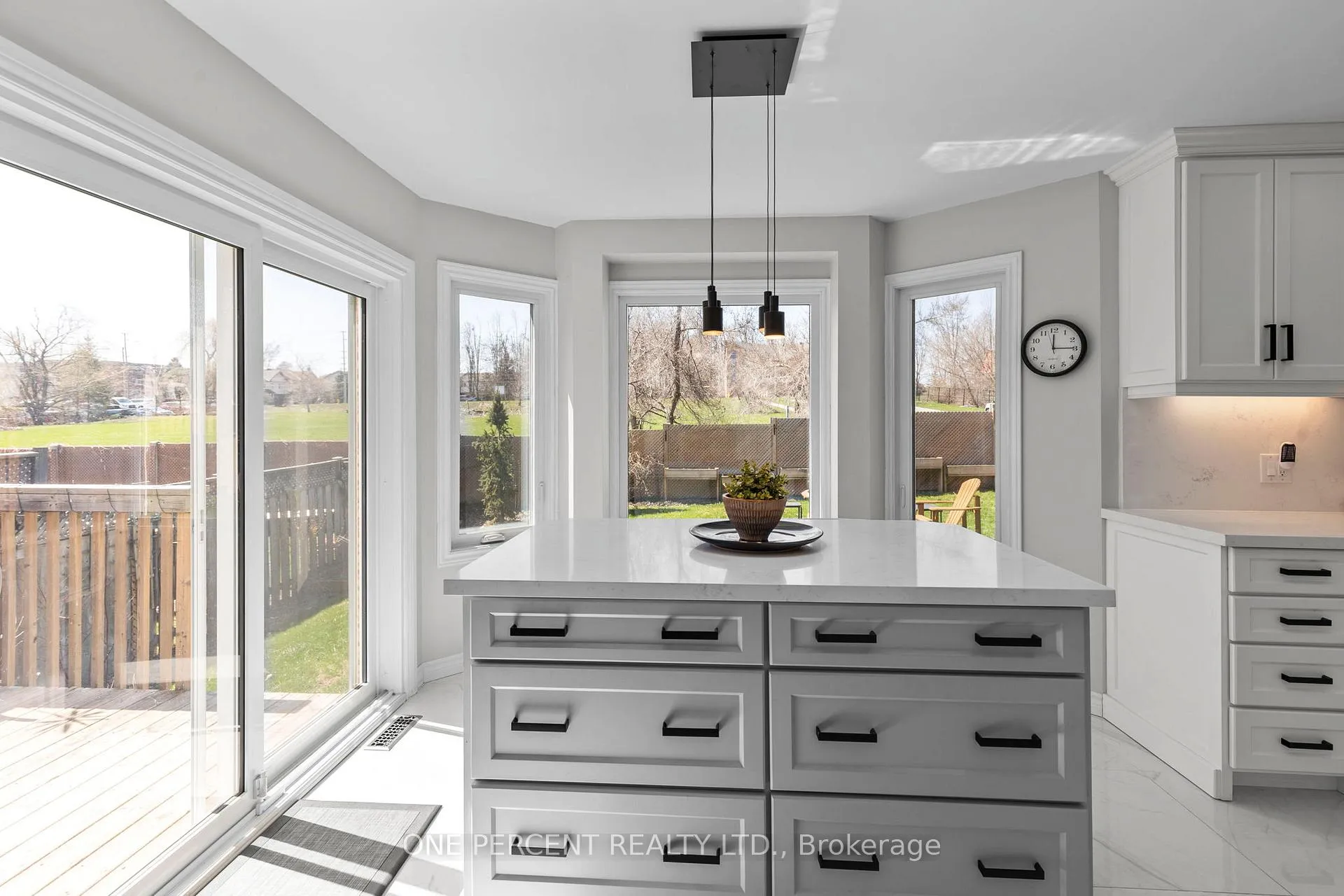 Photo 5 of 1 Dixon Court, Barrie, Painswick North — HOMEH