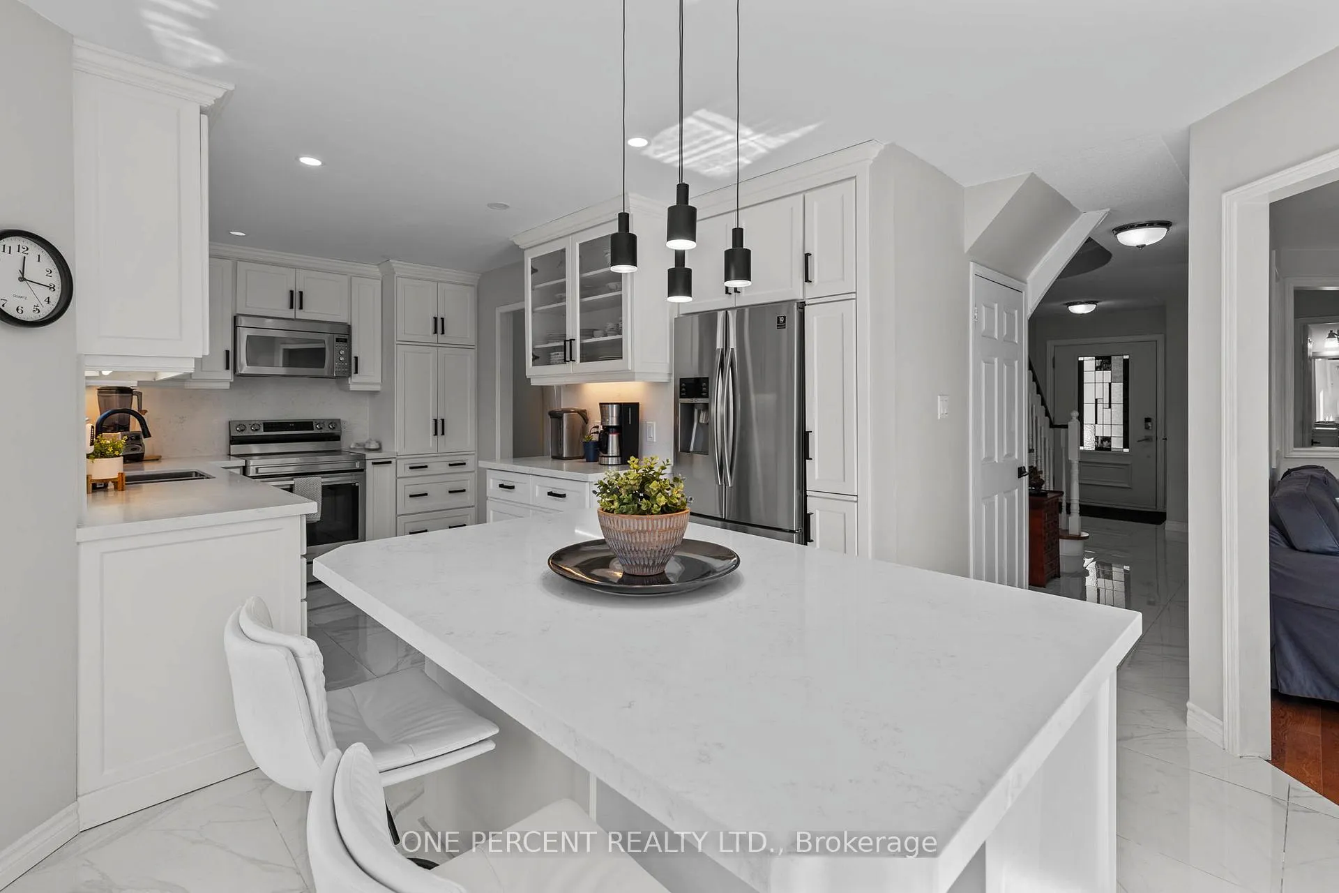 Photo 6 of 1 Dixon Court, Barrie, Painswick North — HOMEH